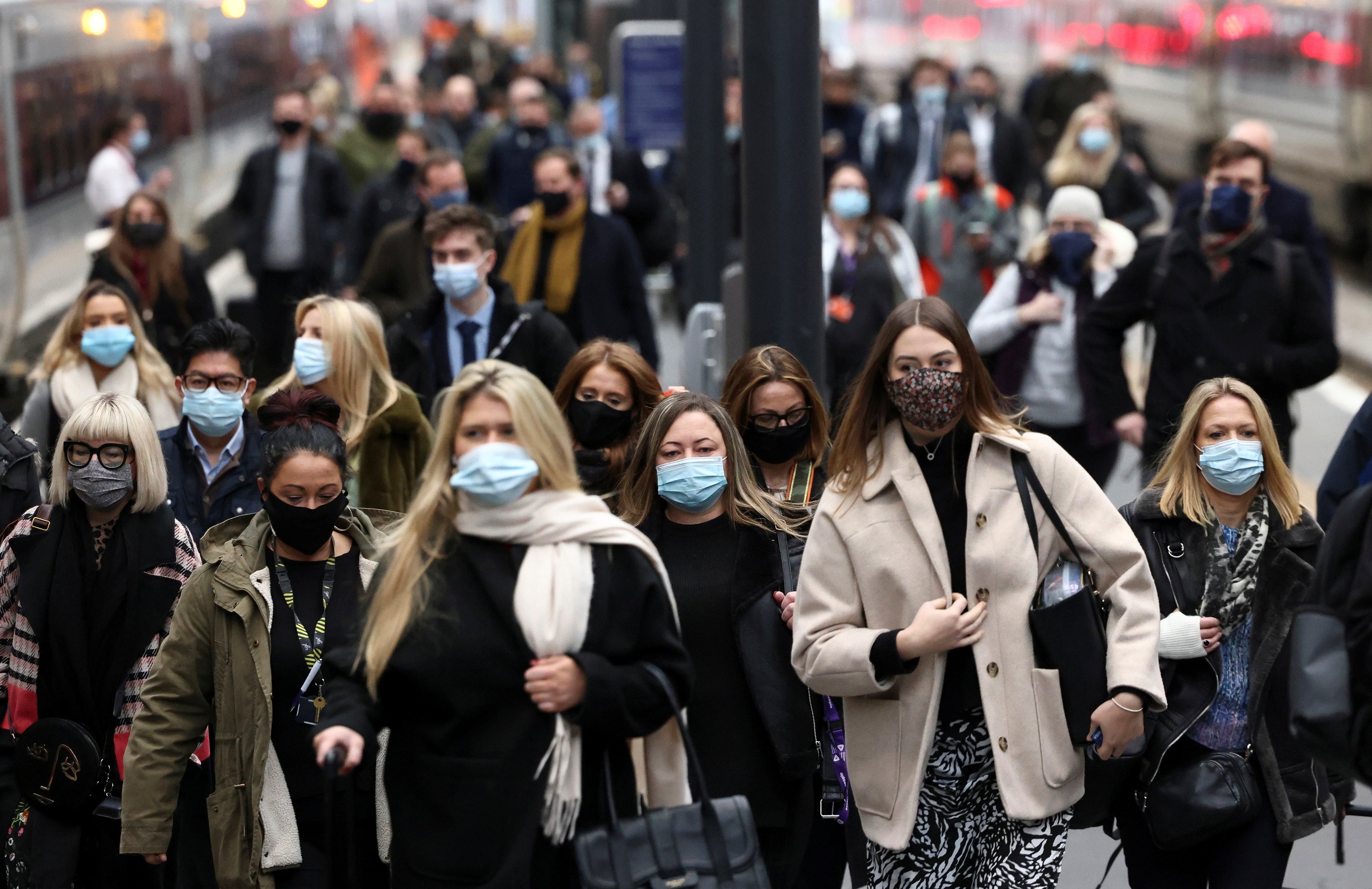 Covid news – live: Omicron data expected ‘in days’ as PM urged to apologise for No 10 lockdown Christmas party