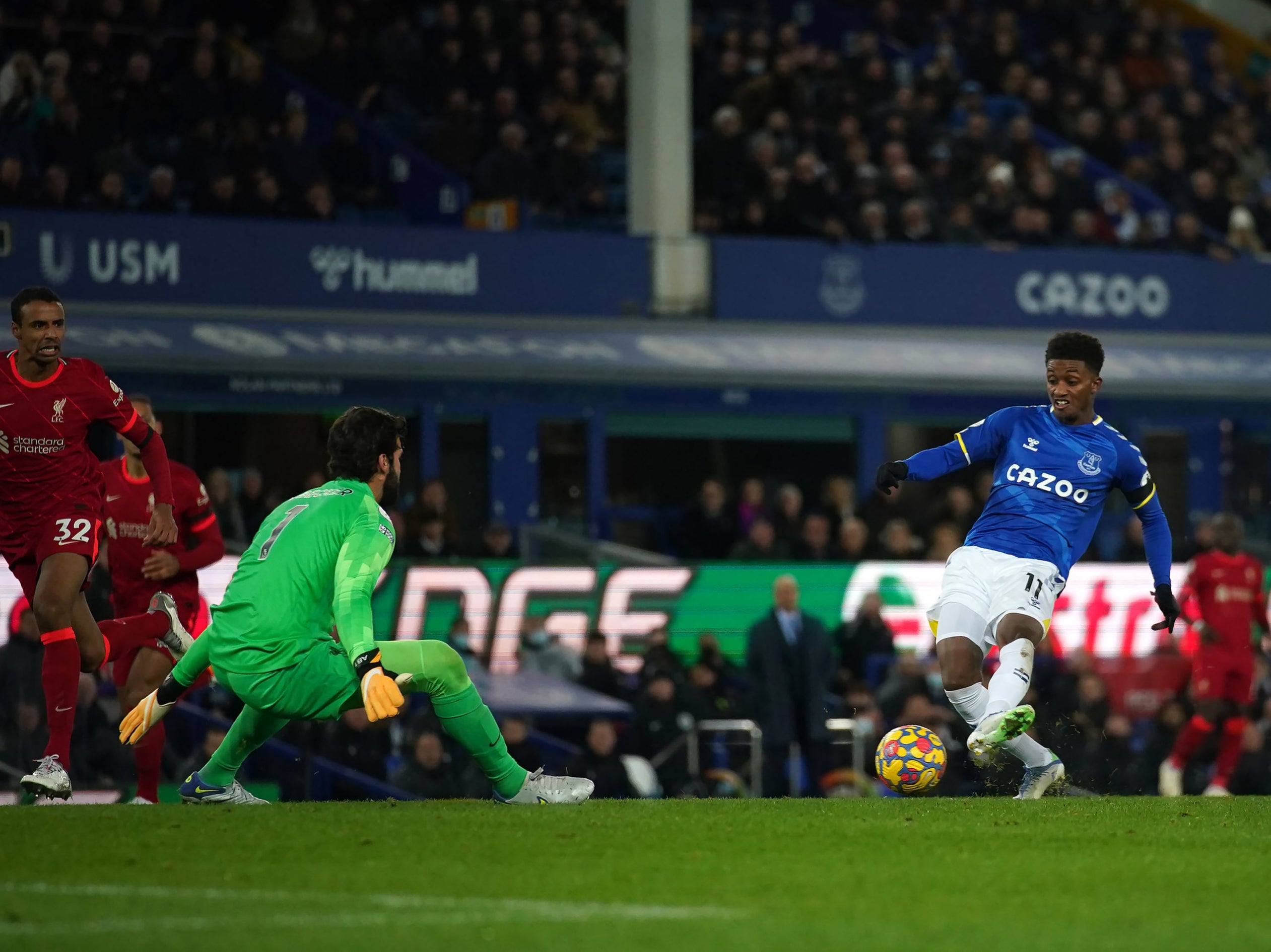 Demarai Gray pulls one back for Everton late in the first half