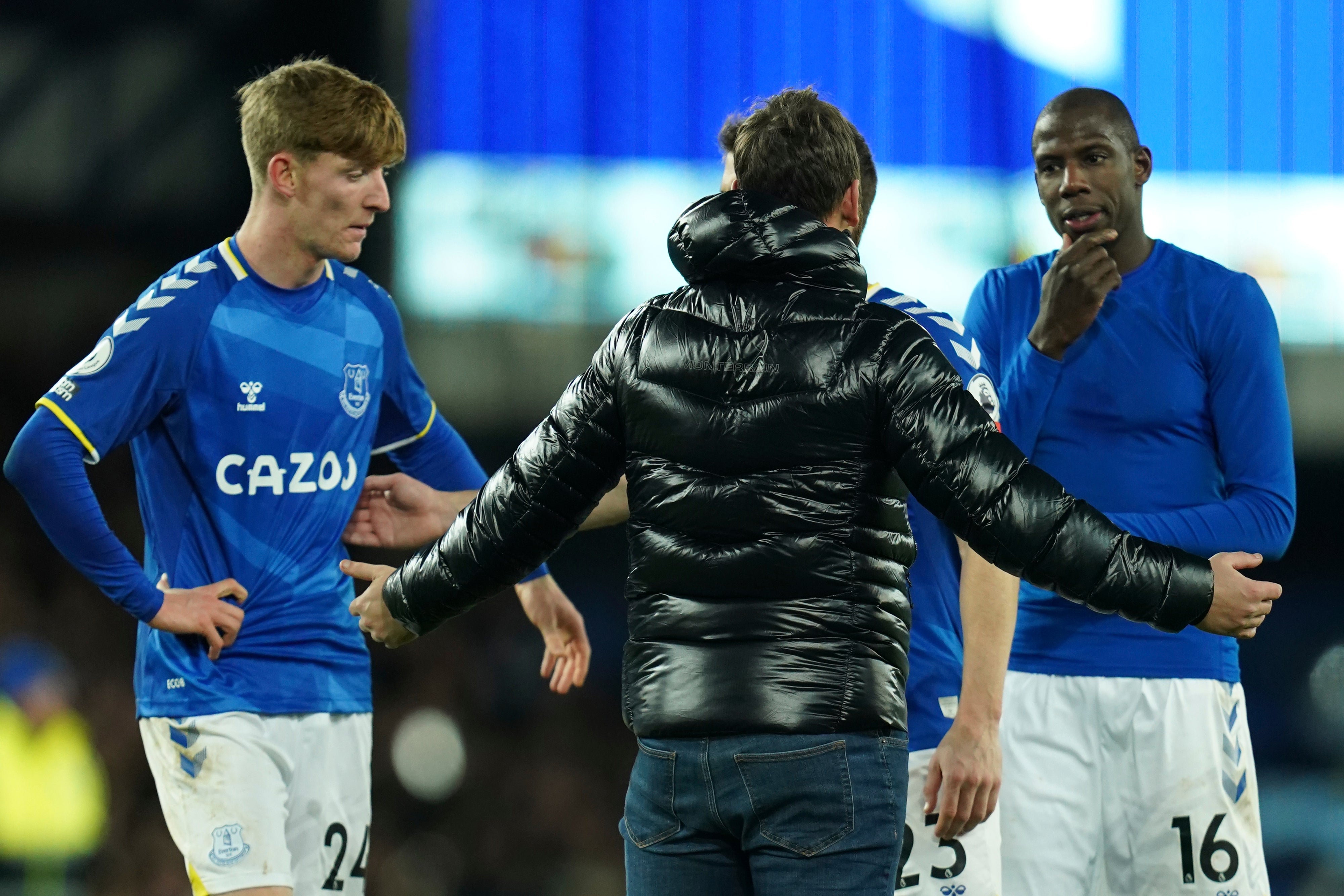 A supporter remonstrates with Everton’s Anthony Gordon and Abdoulaye Doucoure