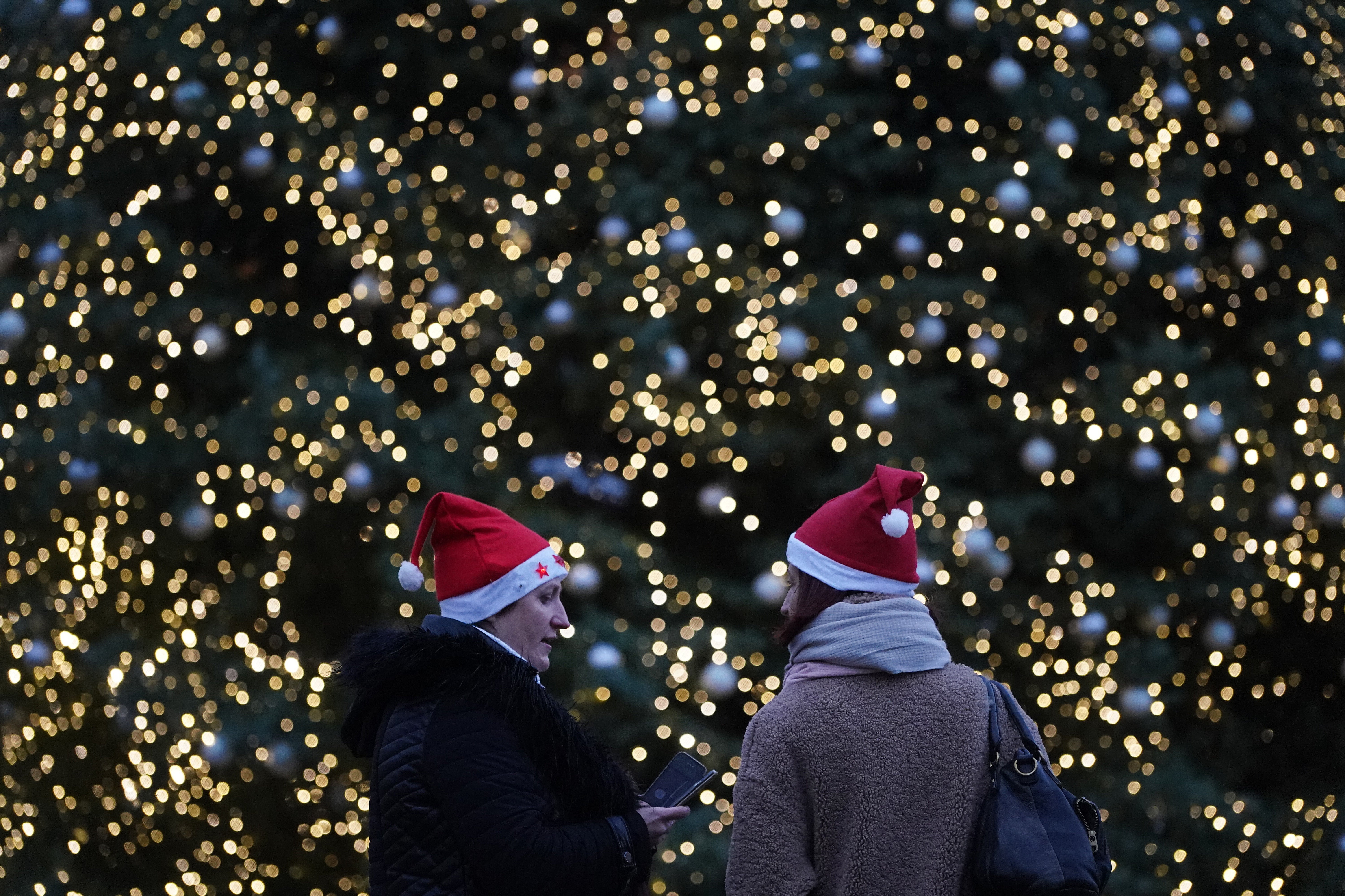 Britons love decorating for Christmas