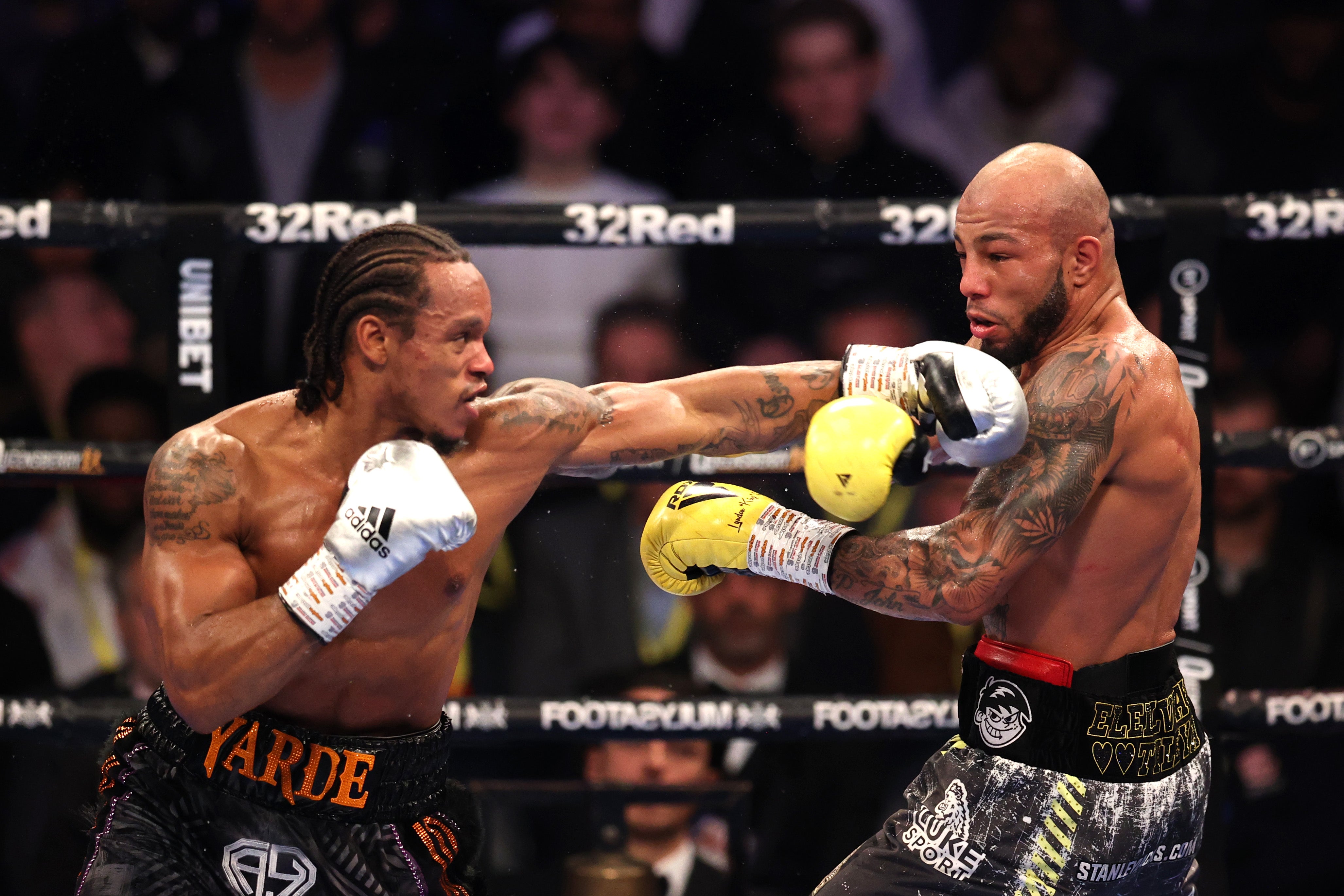 Anthony Yarde lands on Lyndon Arthur