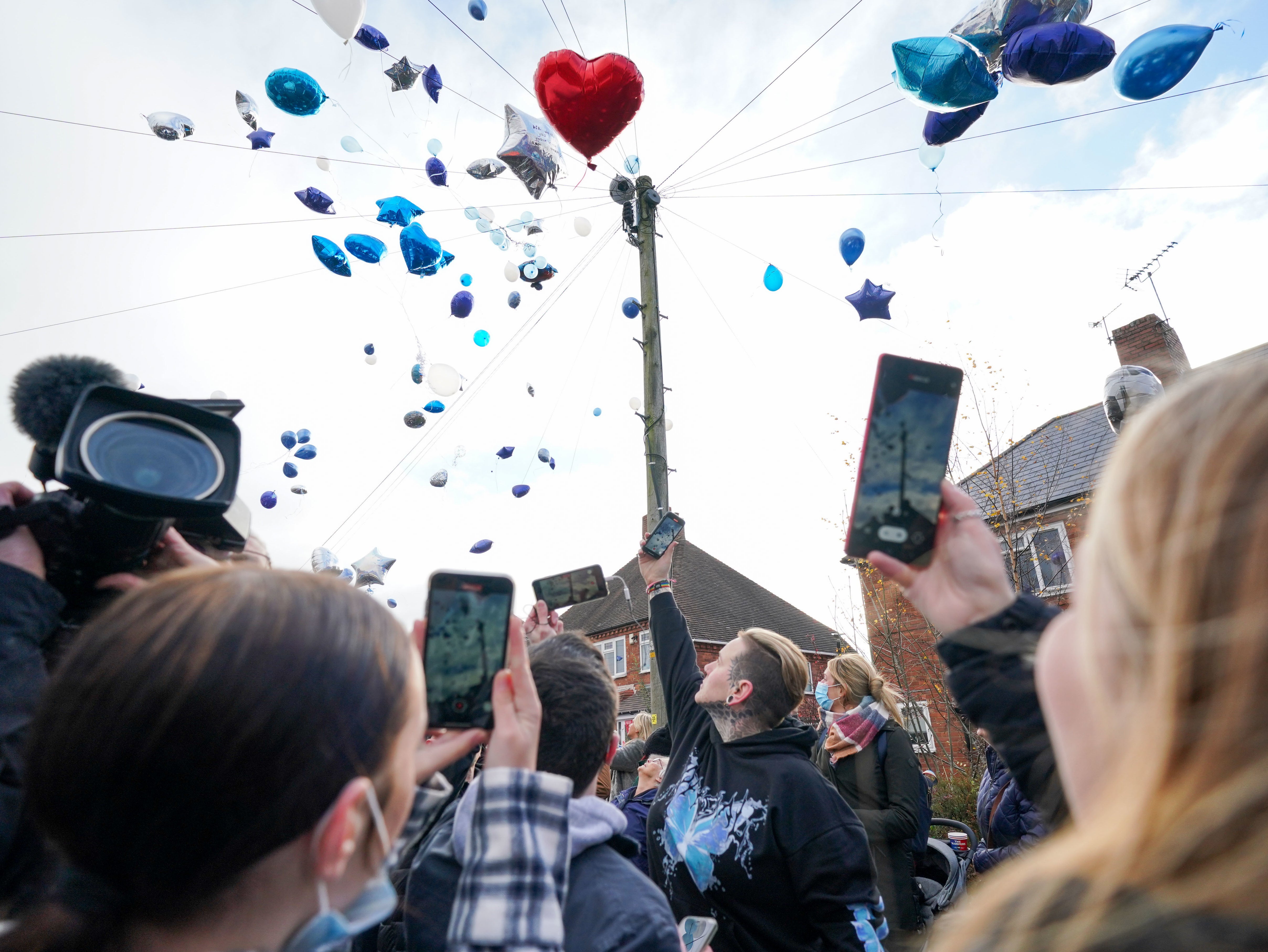 Attendees were heard saying ‘Bye Arthur’ and ‘Fly high always’.