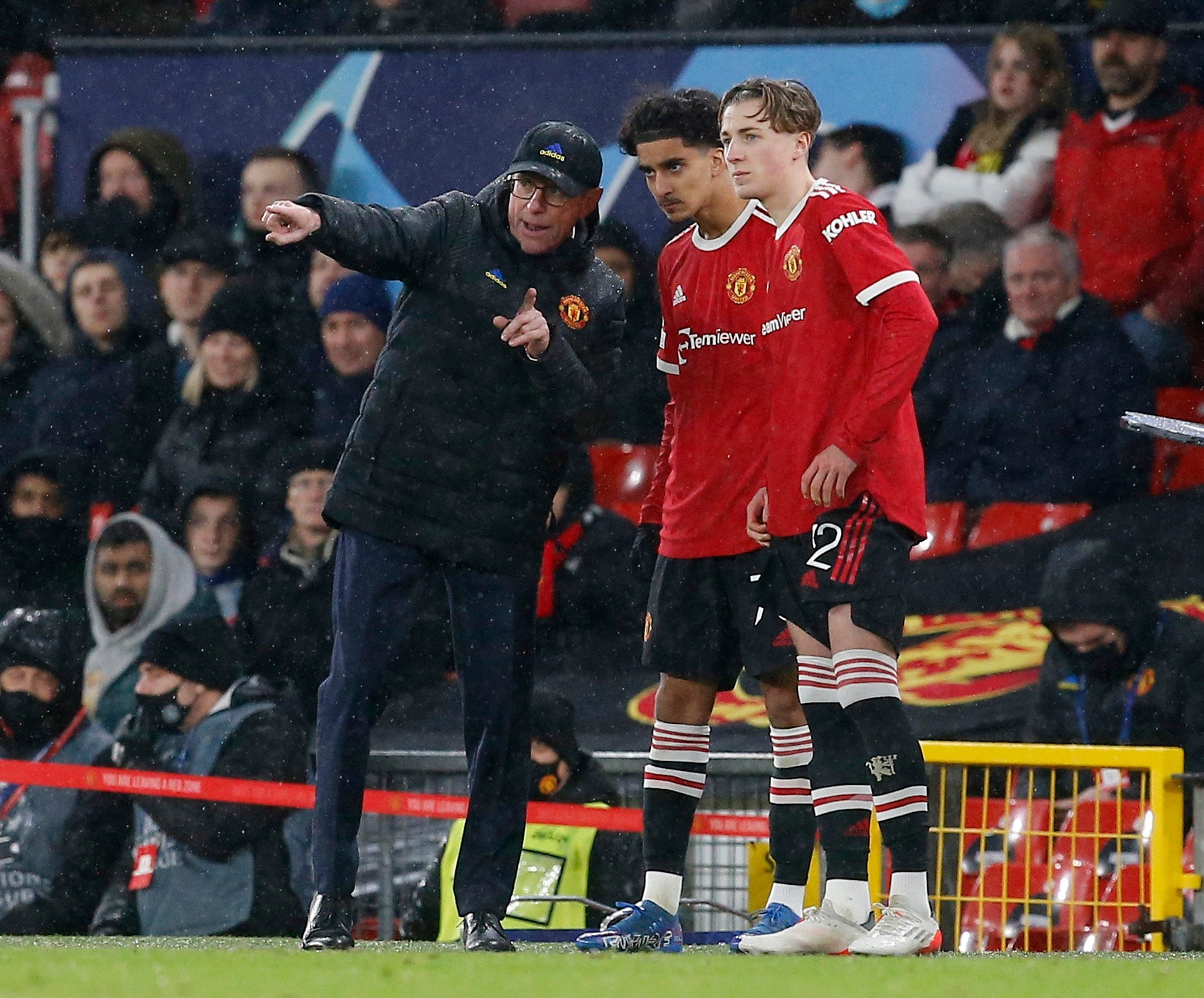 Ralf Rangnick talks to Zidane Iqbal and Charlie Savage before bringing them on against Young Boys