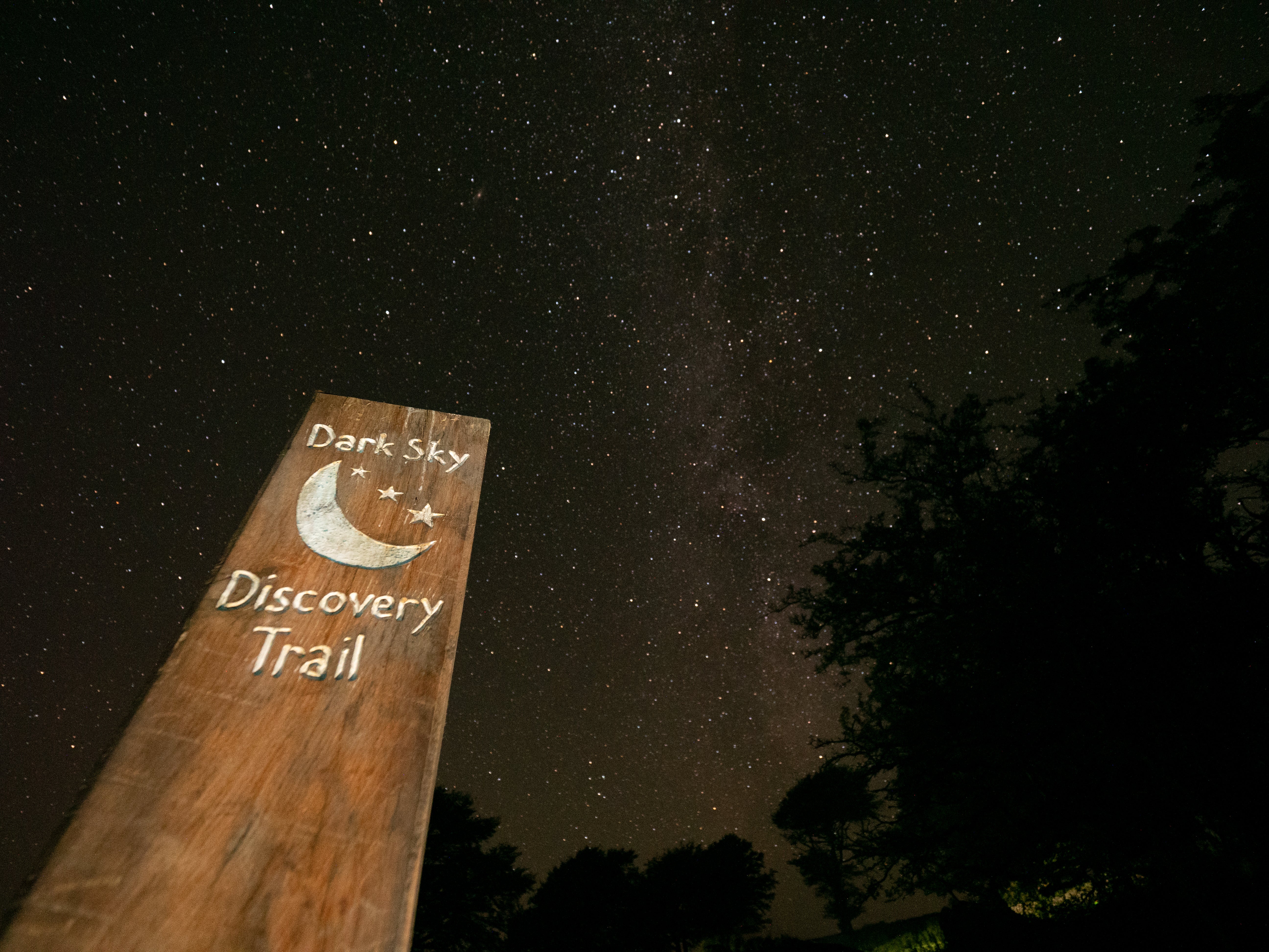 A marker on the Dark Sky Discovery Trail