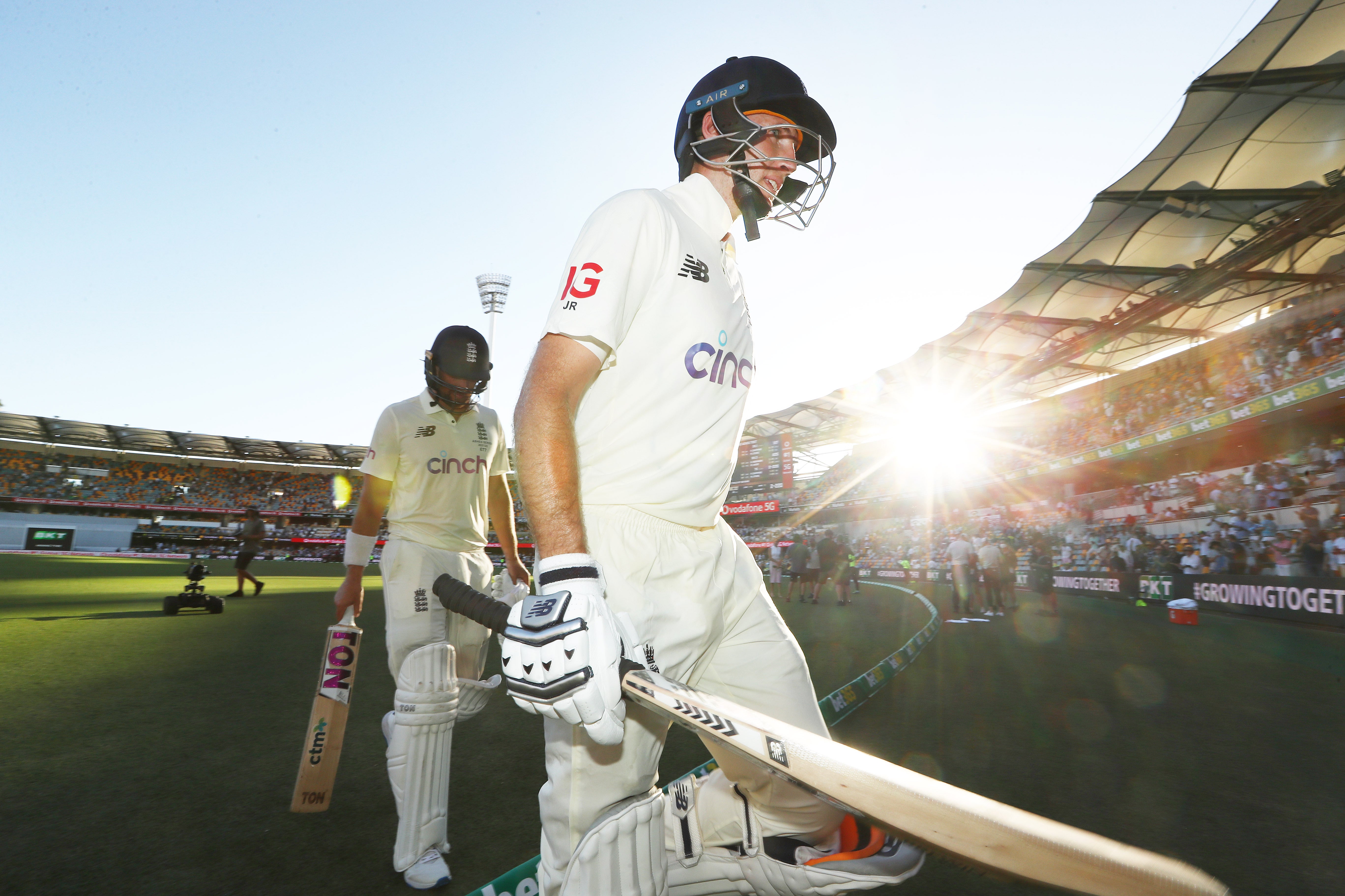 England’s Joe Root walks off with Dawid Malan (Jason O’Brien/PA)