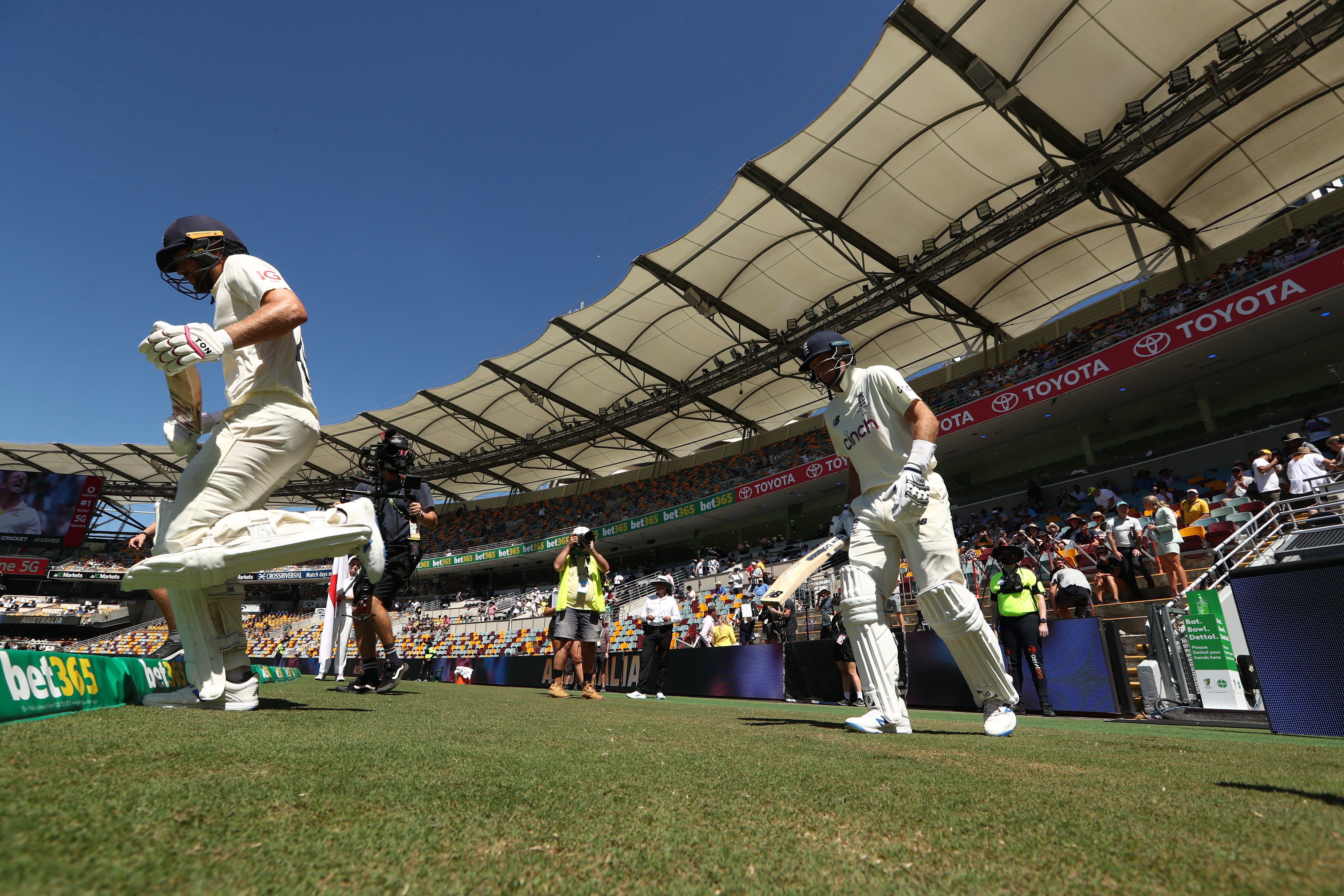 England began the day with great optimism as Dawid Malan and Joe Root resumed on 80 and 86 respectively (Jason O’Brien/PA)