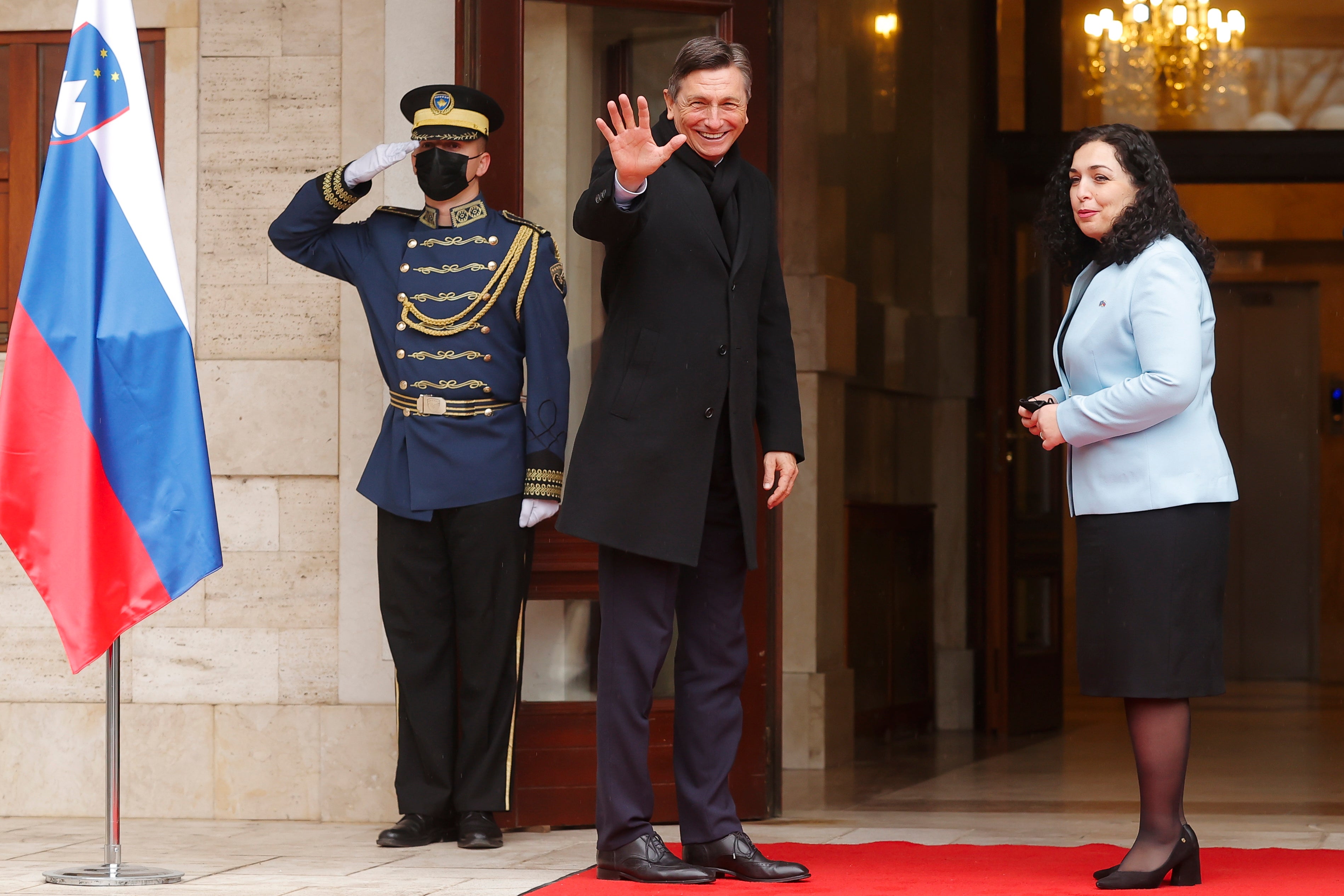 Slovenia’s President Borut Pahor (l) at a meeting with Kosovo’s President Vjosa Osmani