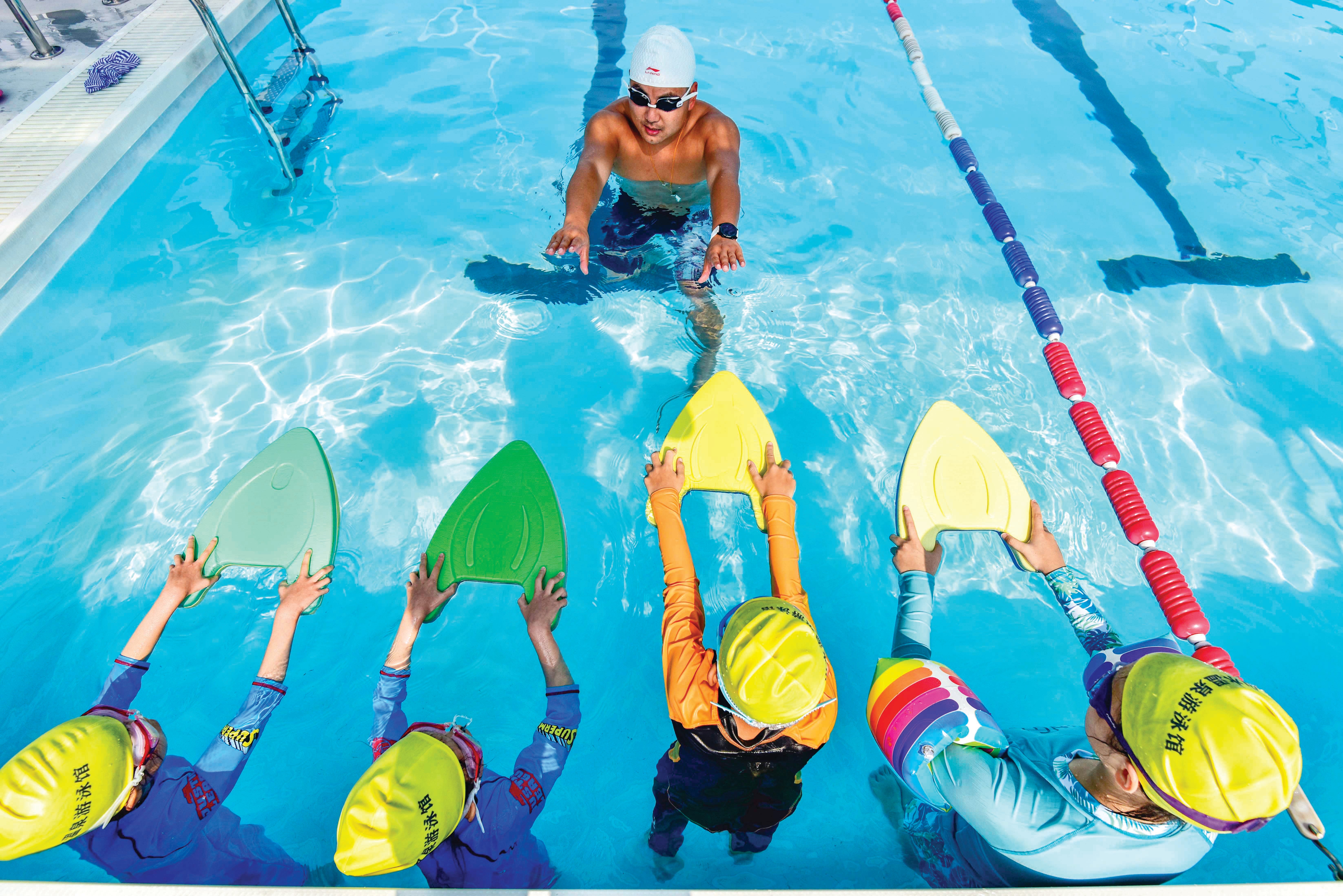 A coach gives swimming lessons in Qingdao, Shandong province