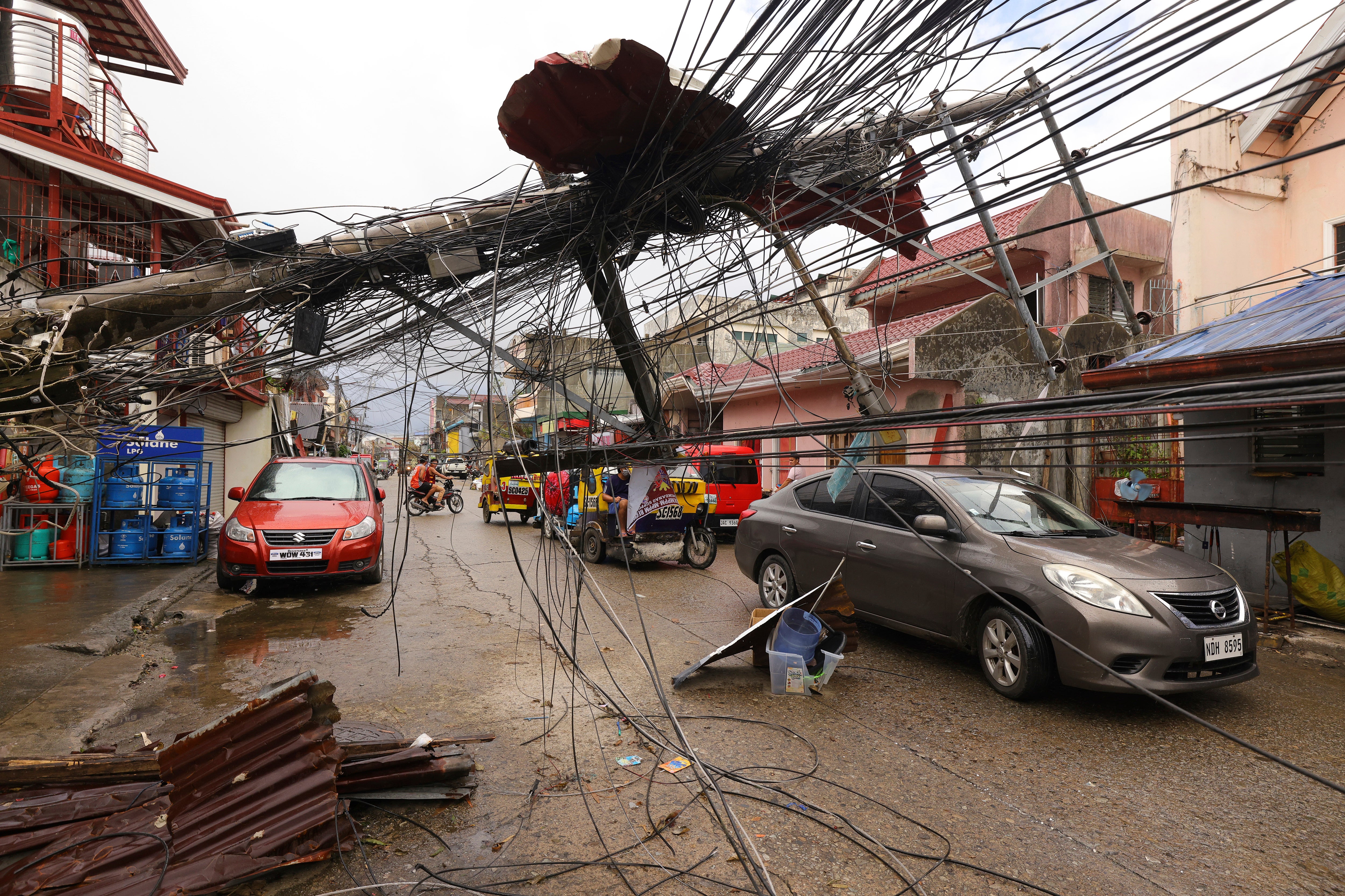 CORRECTION APTOPIX Philippines Asia Storm