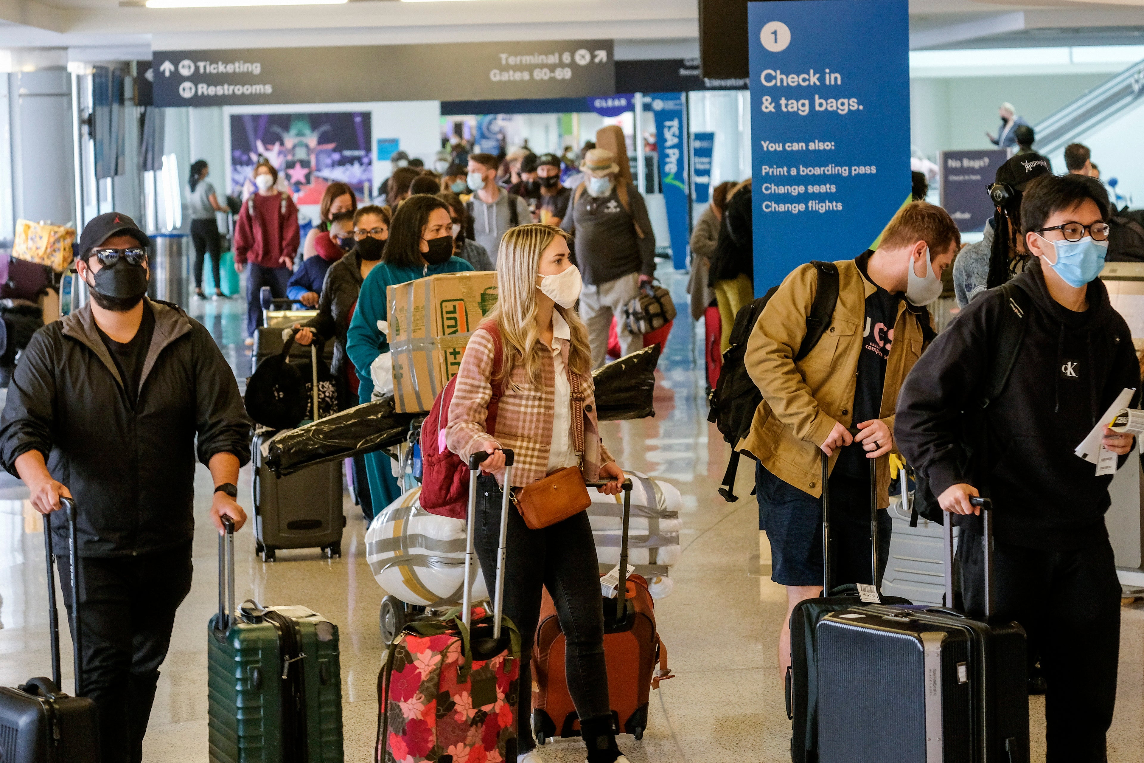 Virus Outbreak California Holiday Travelers