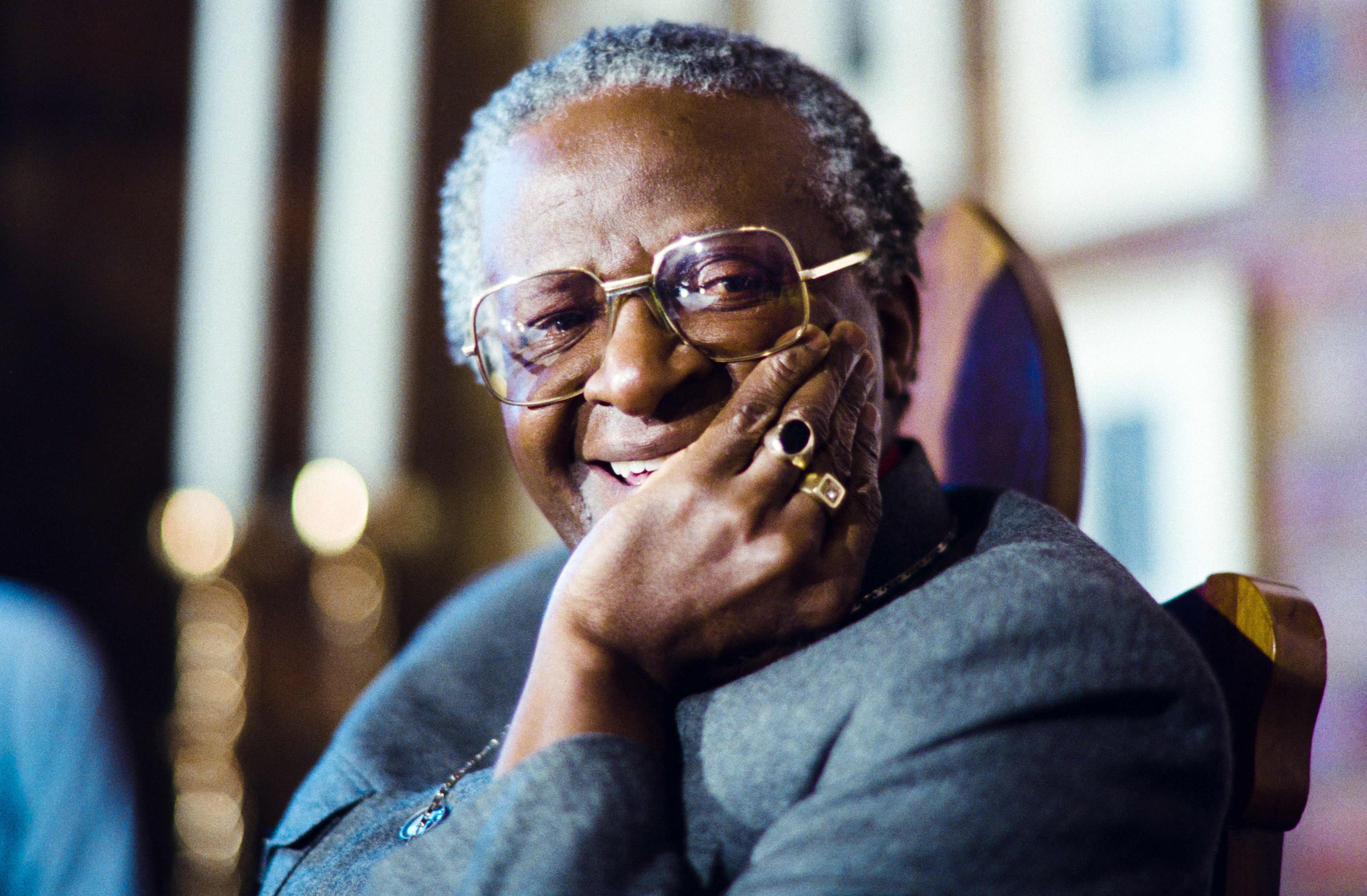 Archbishop Desmond Tutu gives a press conference at St Alban’s Anglican Mission Church, in Johannesburg in 1986