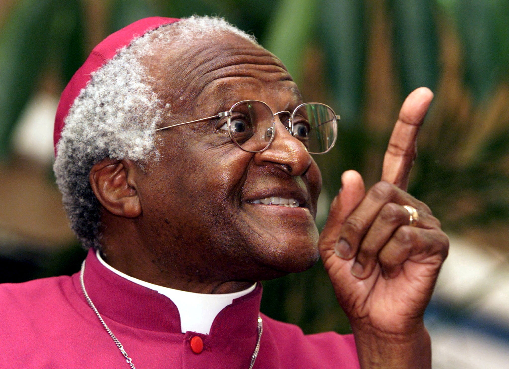 Archbishop Desmond Tutu addresses a meeting for World Tuberculosis Day in Cape Town in 2001