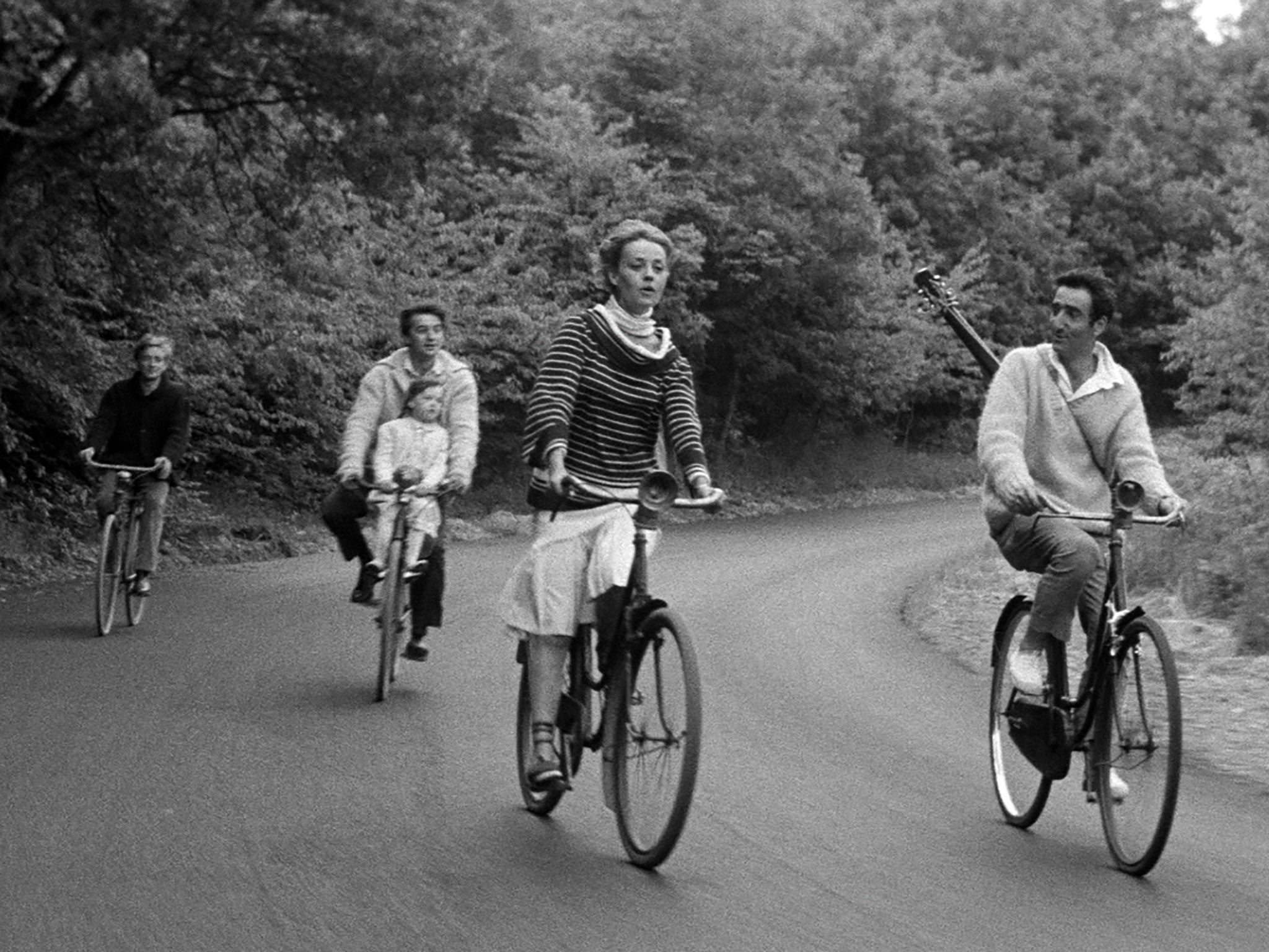 Jeanne Moreau with fellow cast members in ‘Jules et Jim’