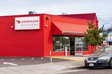 Door Dash executive on 400k caught whining about making one delivery to support ground staff: ‘This wasn’t in my contract’