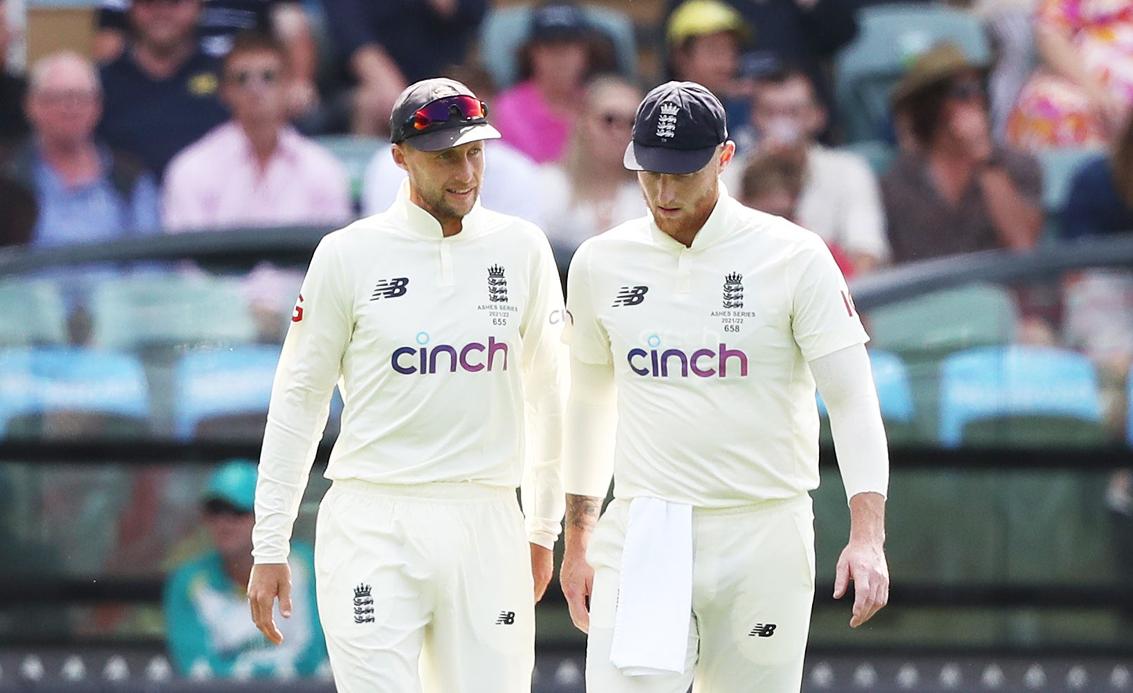 Ben Stokes (right) has backed Joe Root (left) to continue as England captain (Jason O’Brien/PA).