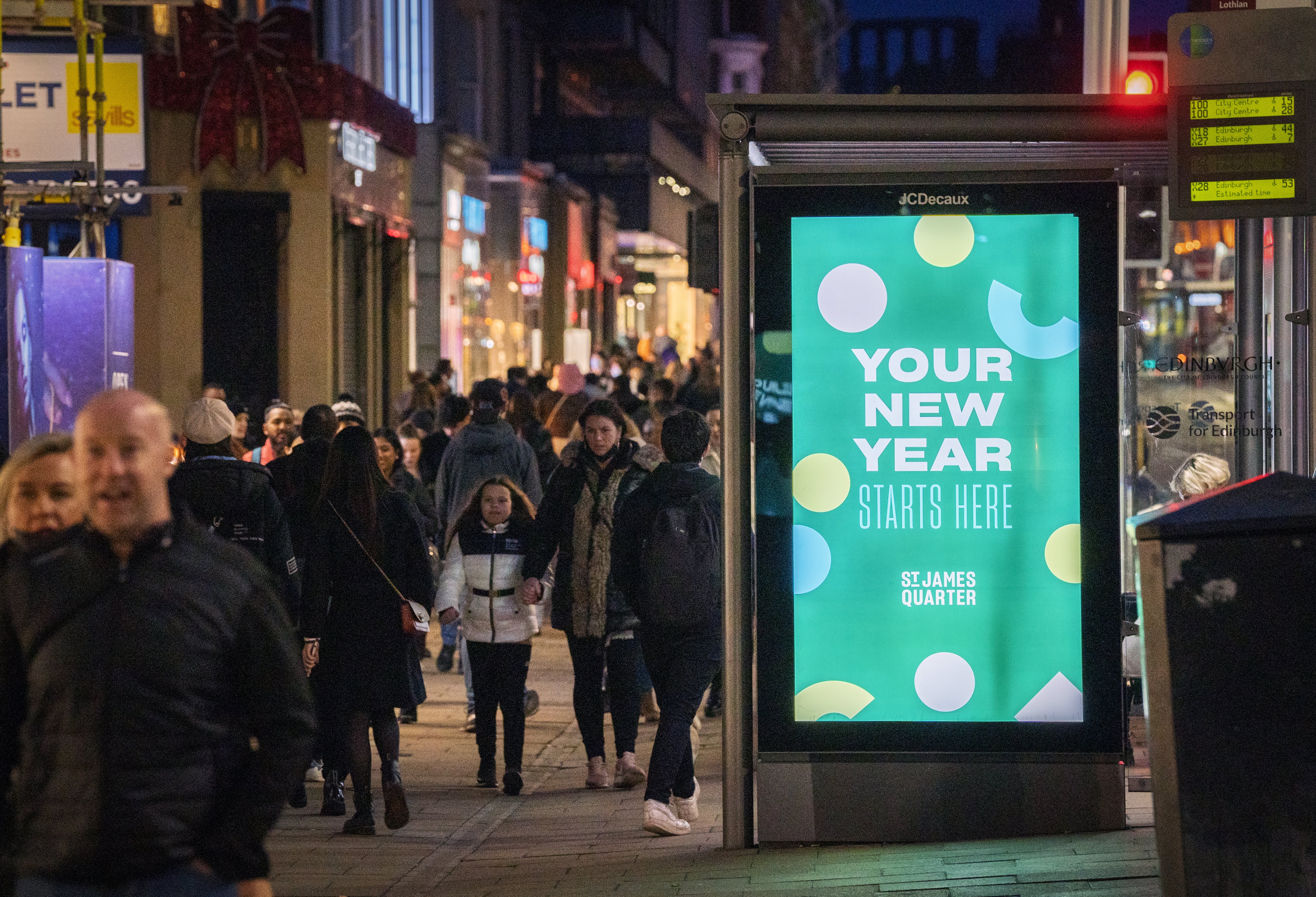 High Street shoppers (Jane Barlow/PA)