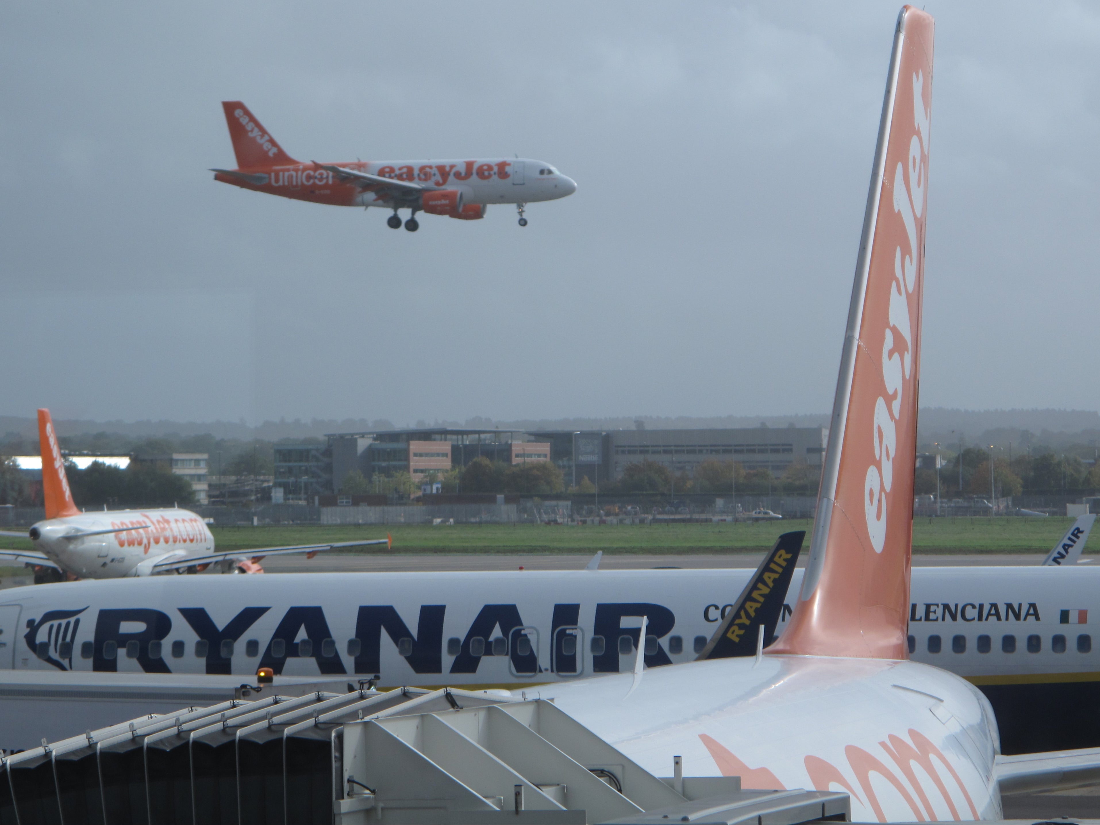 Flights landing at Gatwick