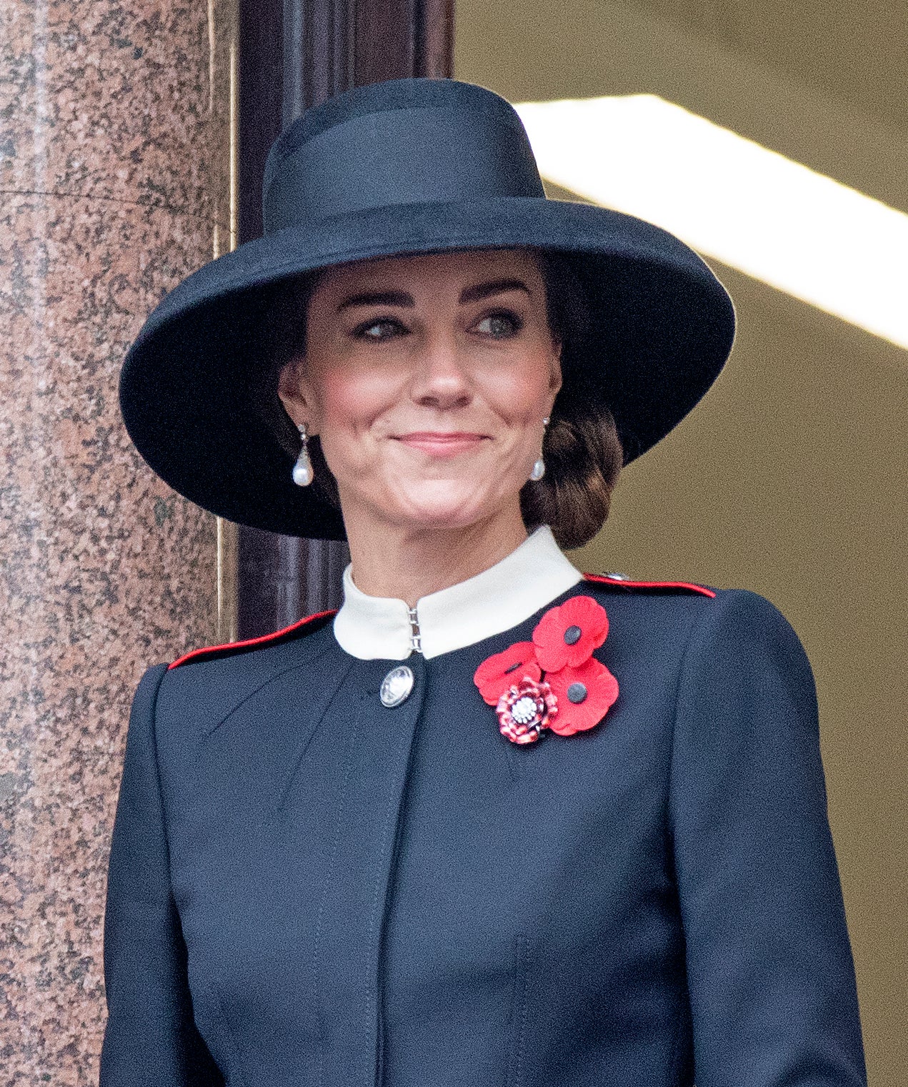 Kate accessorised with pearl drop earrings