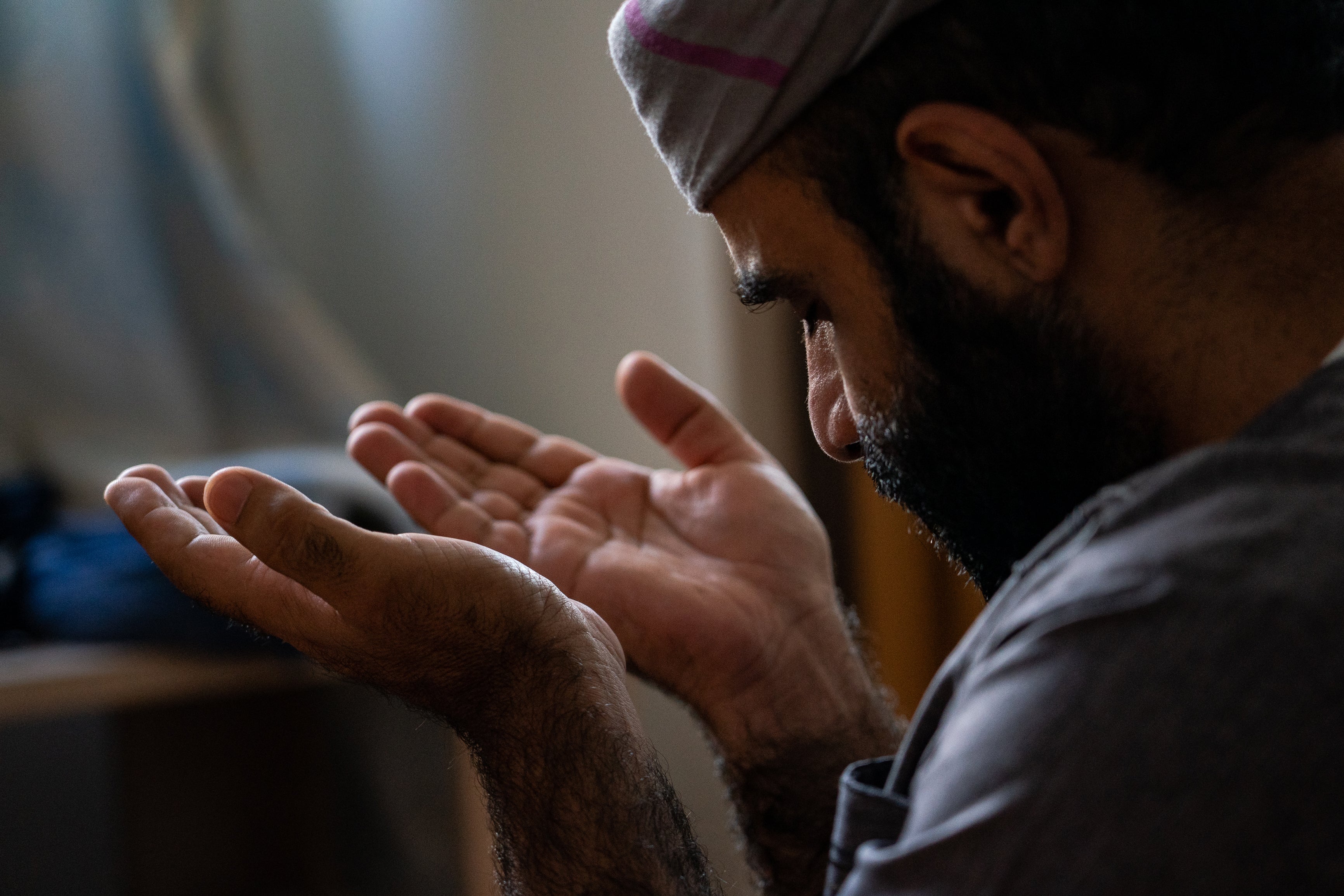 Mansoor Adayfi at prayer