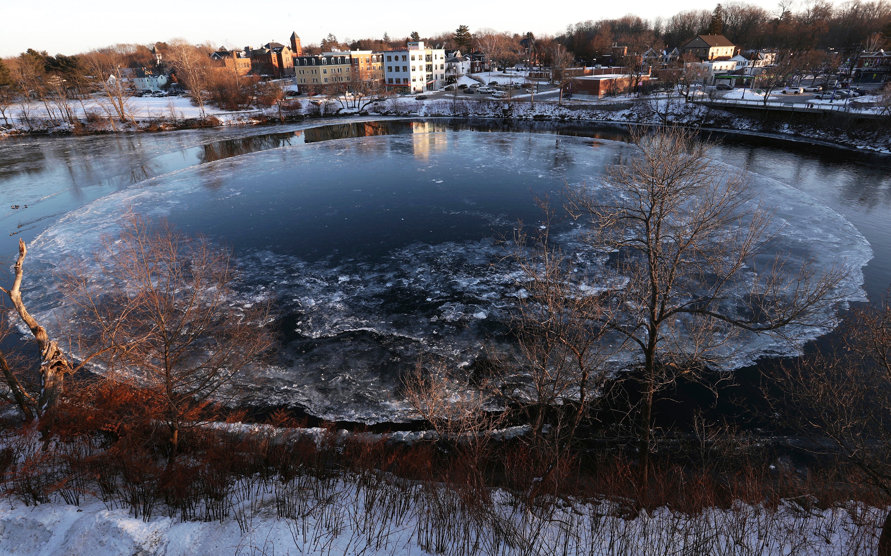 APTOPIX ODD Ice Disk Maine