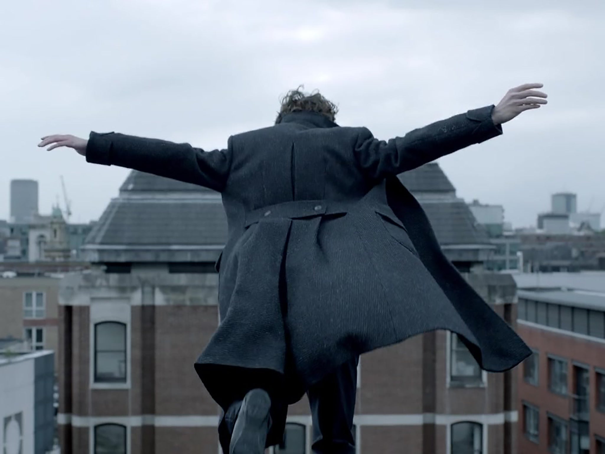 Did he or didn’t he? Sherlock dives off the roof