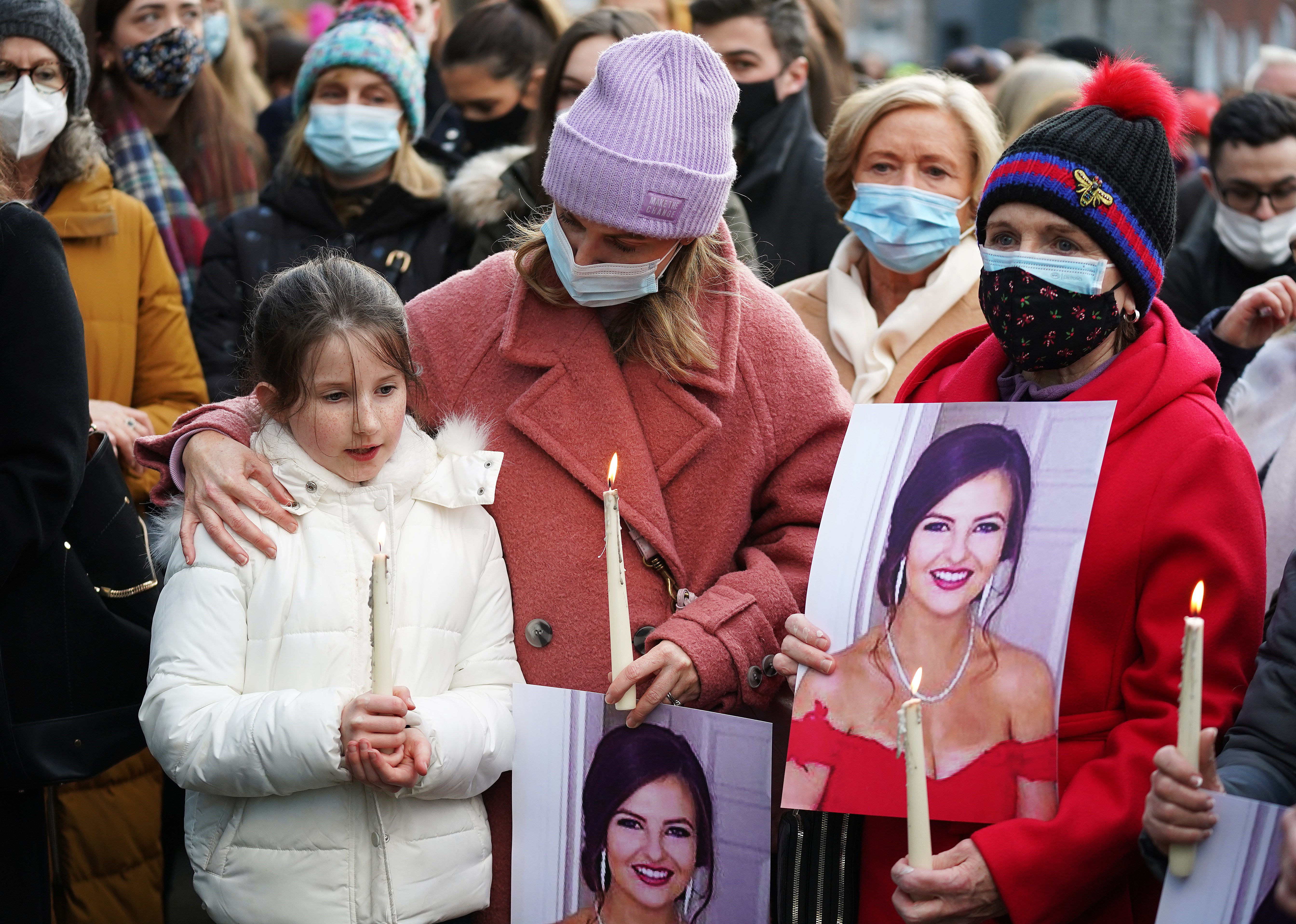 ***PARENTAL PERMISSION GRANTED**** Alanna Norris (nine) and her mother Jennifer Collins (second left) attend a vigil at Leinster House, Dublin, for the murdered Ashling Murphy (Brian Lawless/PA)