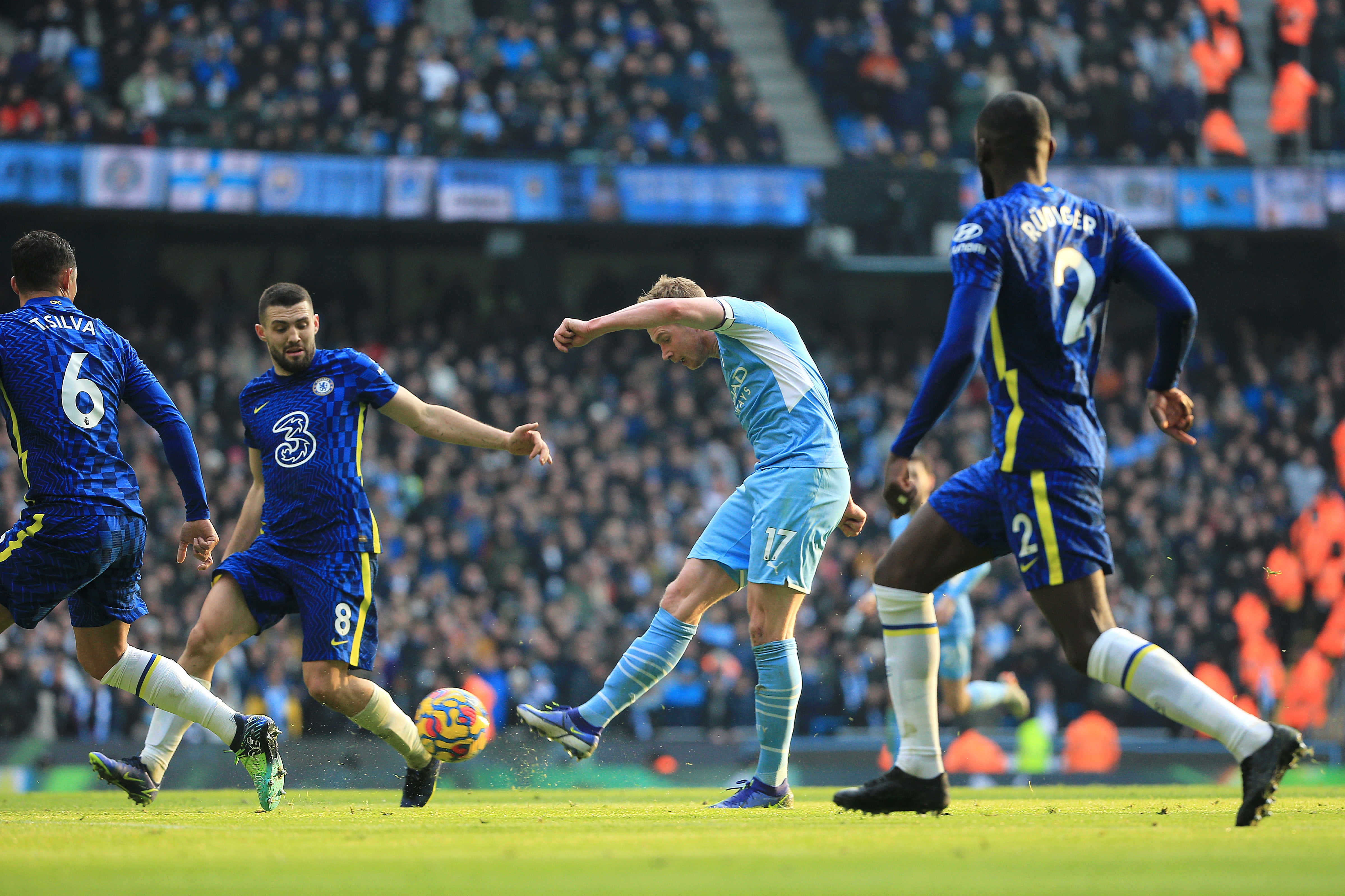 Kevin De Bruyne scores a wonderful curling finish