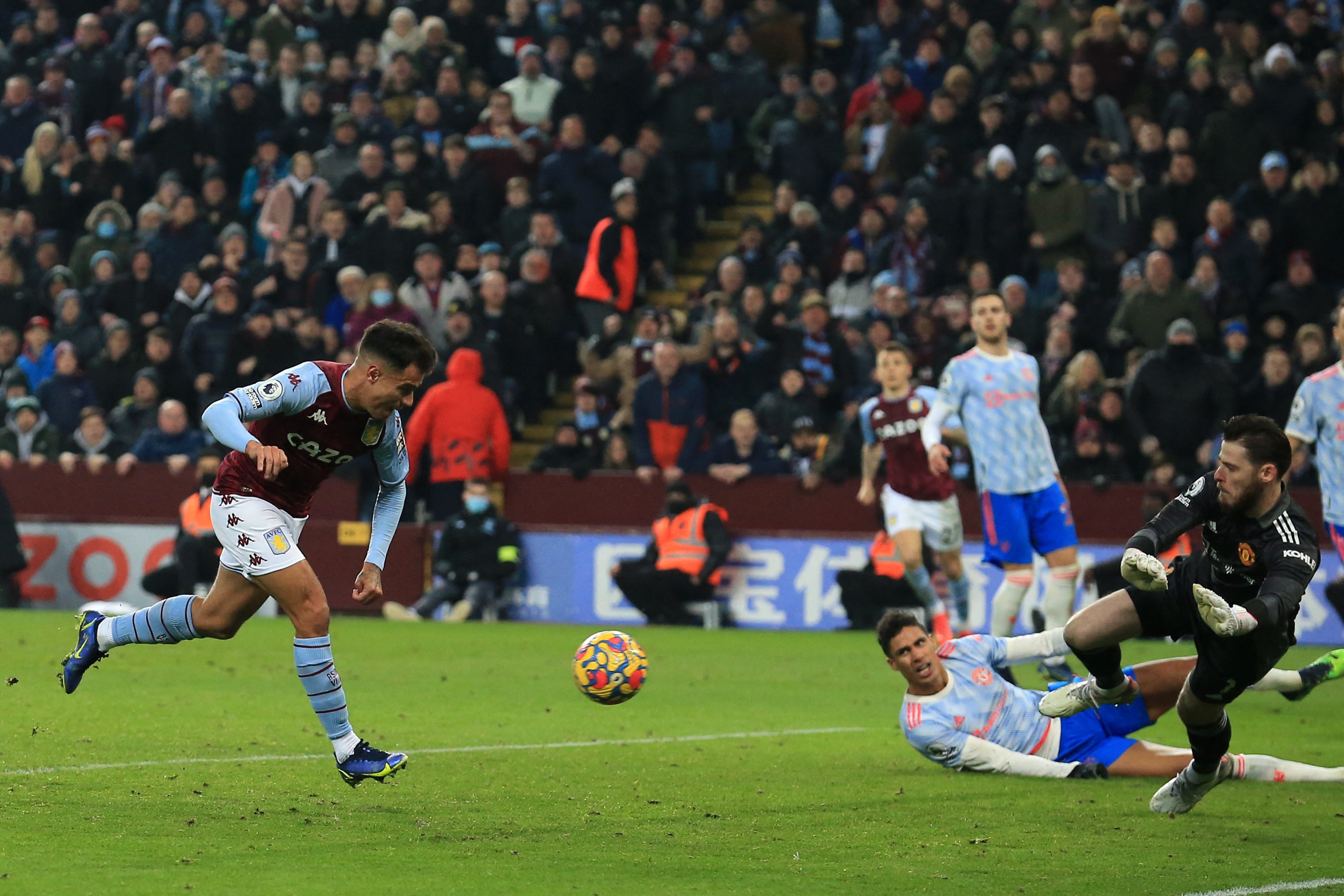 Philippe Coutinho scores for Villa