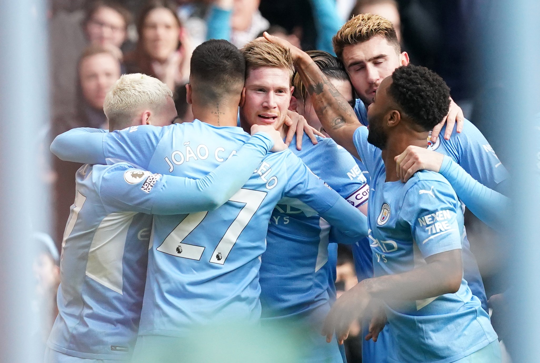 Manchester City midfielder Kevin De Bruyne (centre) scored a stunning winner against Chelsea (Martin Rickett/PA)