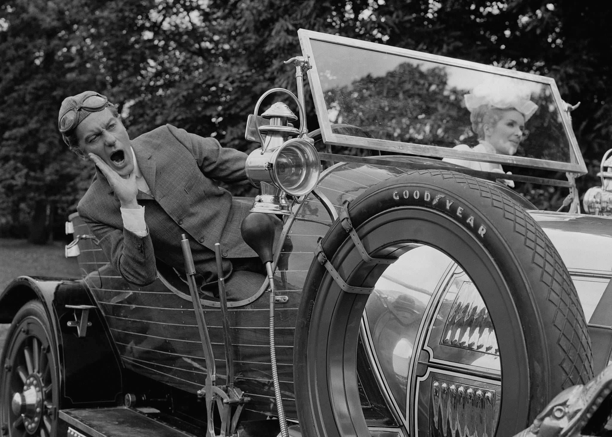 Van Dyke with Sally Ann Howes on the set of ‘Chitty Chitty Bang Bang’ (1968)