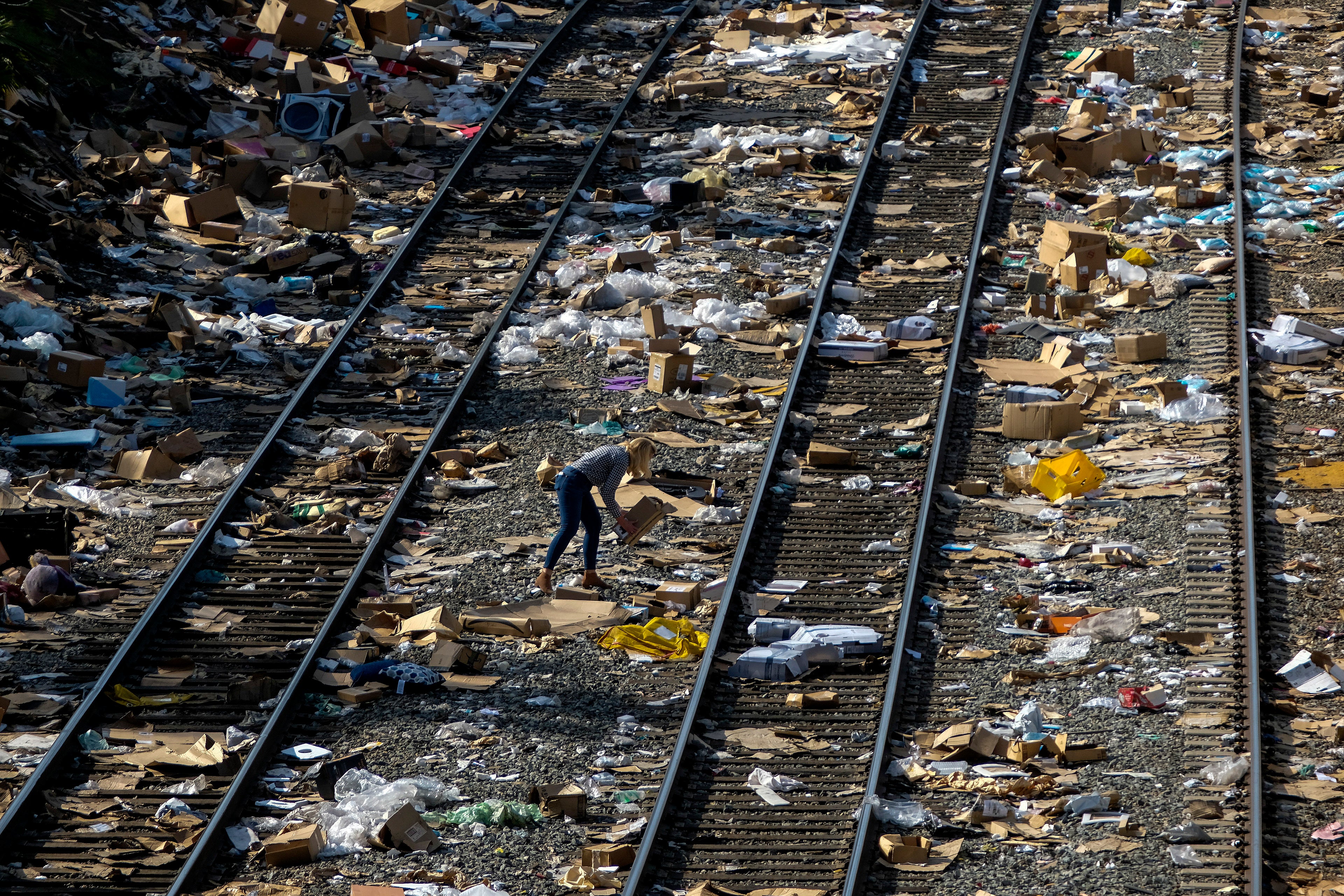 APTOPIX Train Cargo Thefts Los Angeles