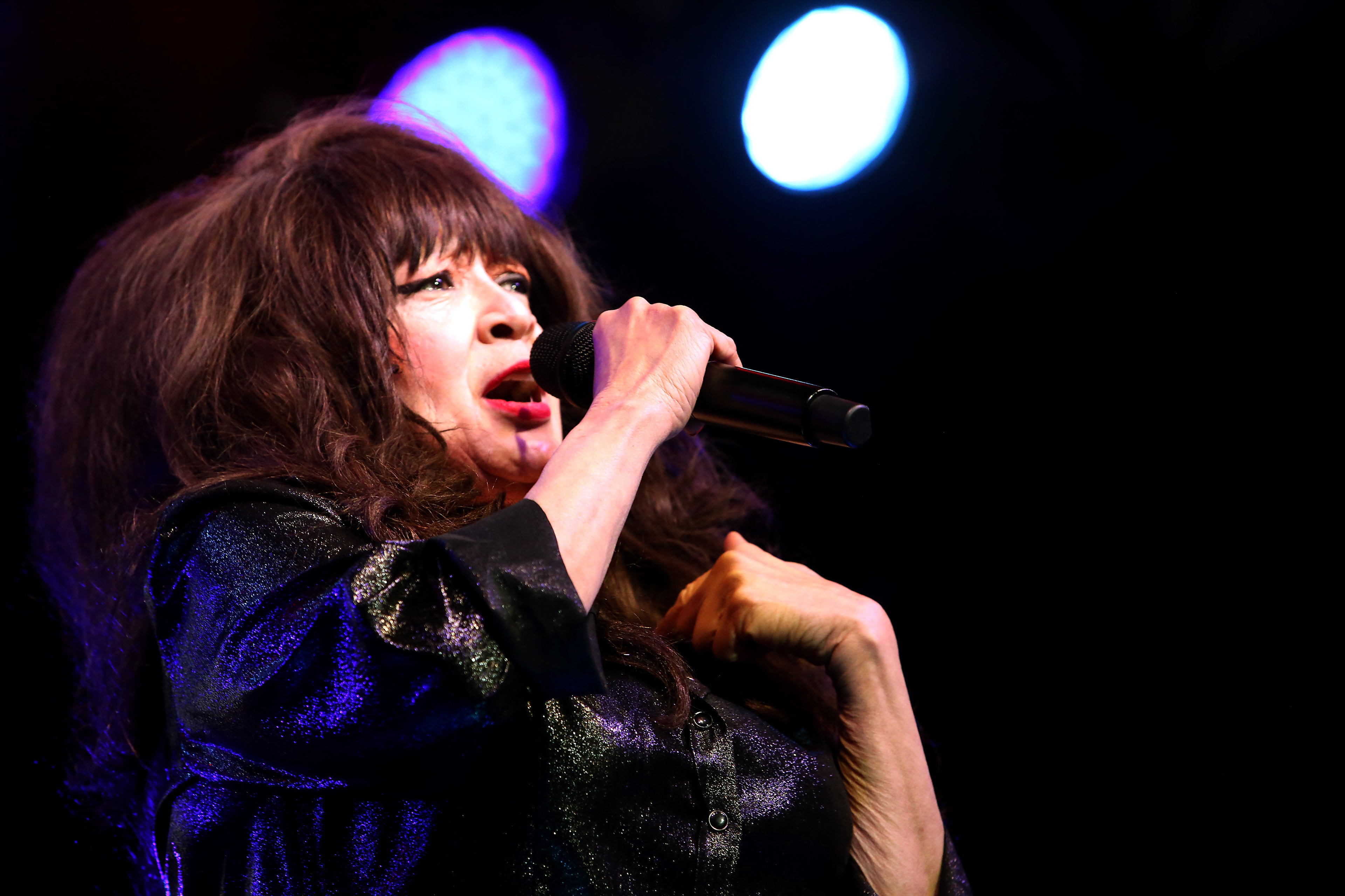 Ronnie Spector performs onstage at the Anaheim Convention Centre in 2017