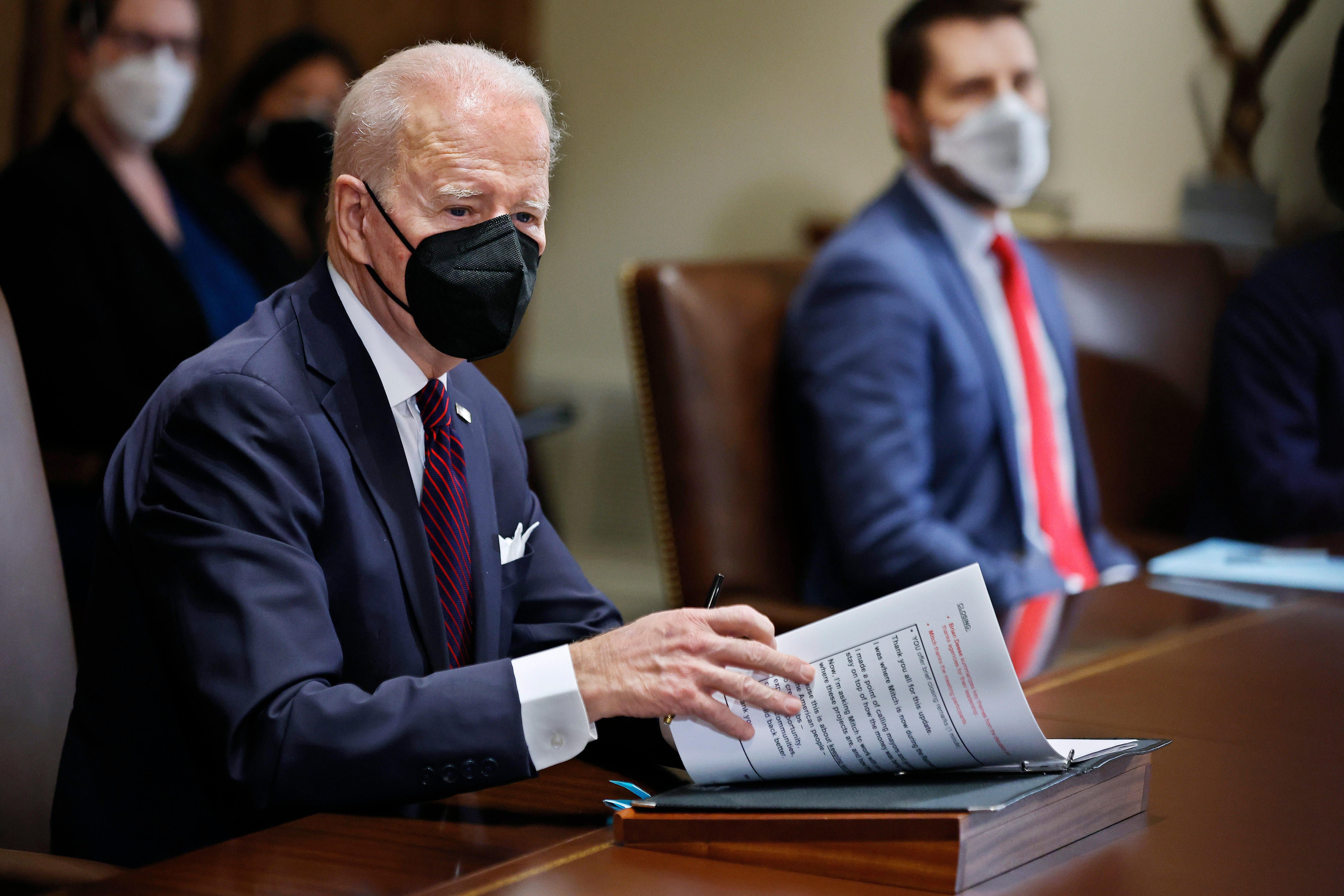 Biden does damage control on Ukraine, saying Putin will ‘pay a heavy price’ if Russia invades