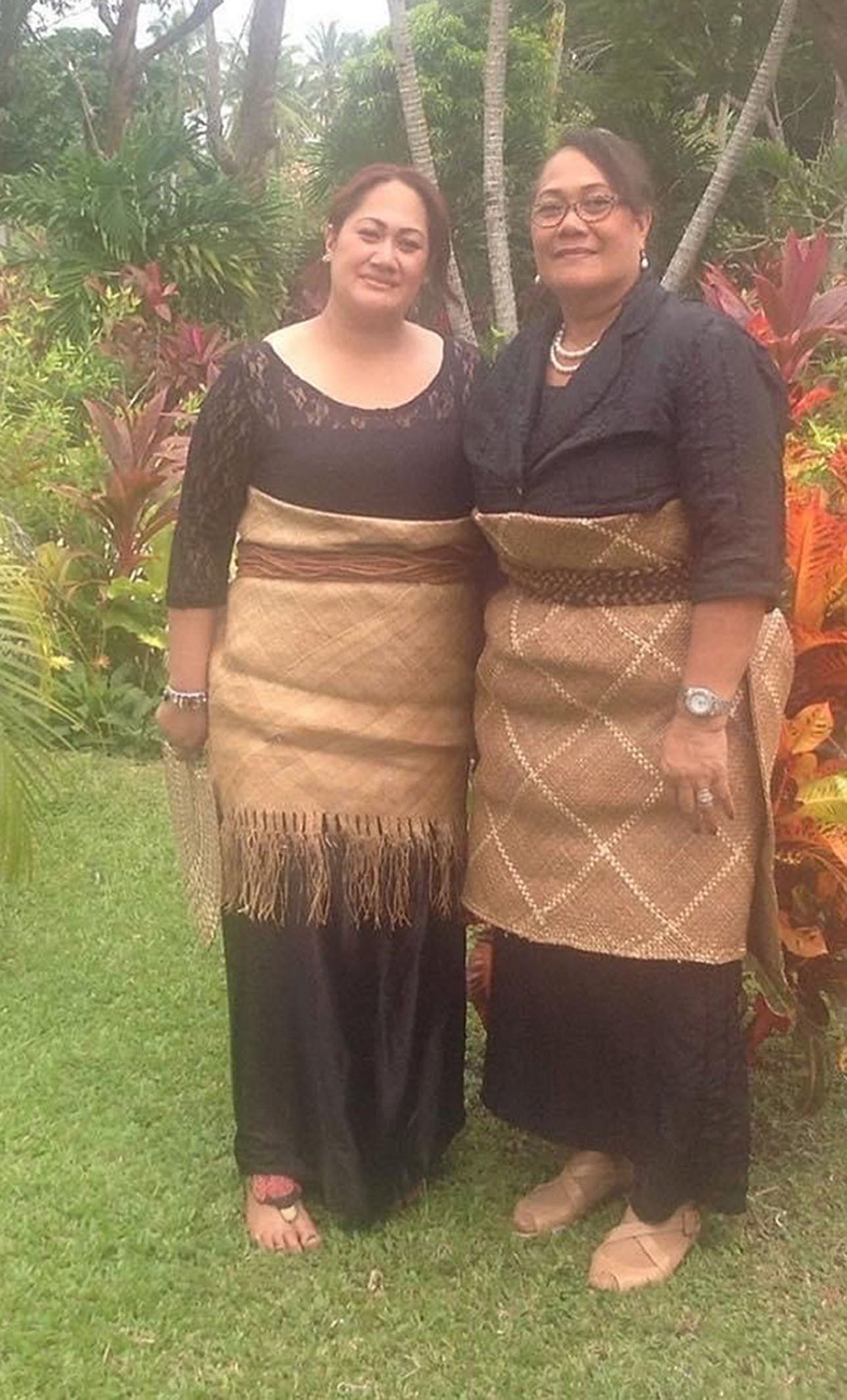 Siniva Filise (left) with her mother Lioneti Valu (Siniva Filise/PA)