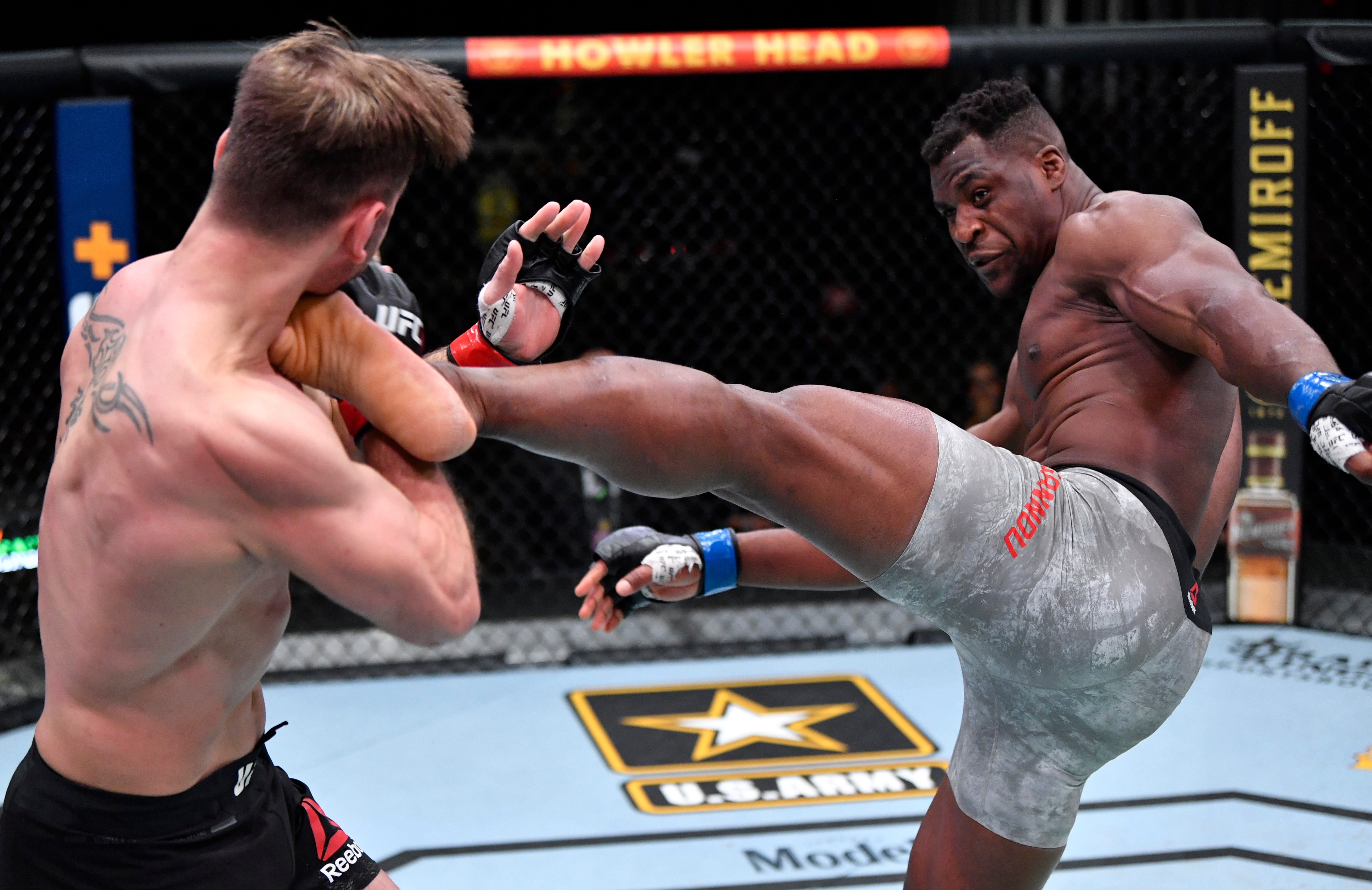 Francis Ngannou kicks Stipe Miocic at UFC 260