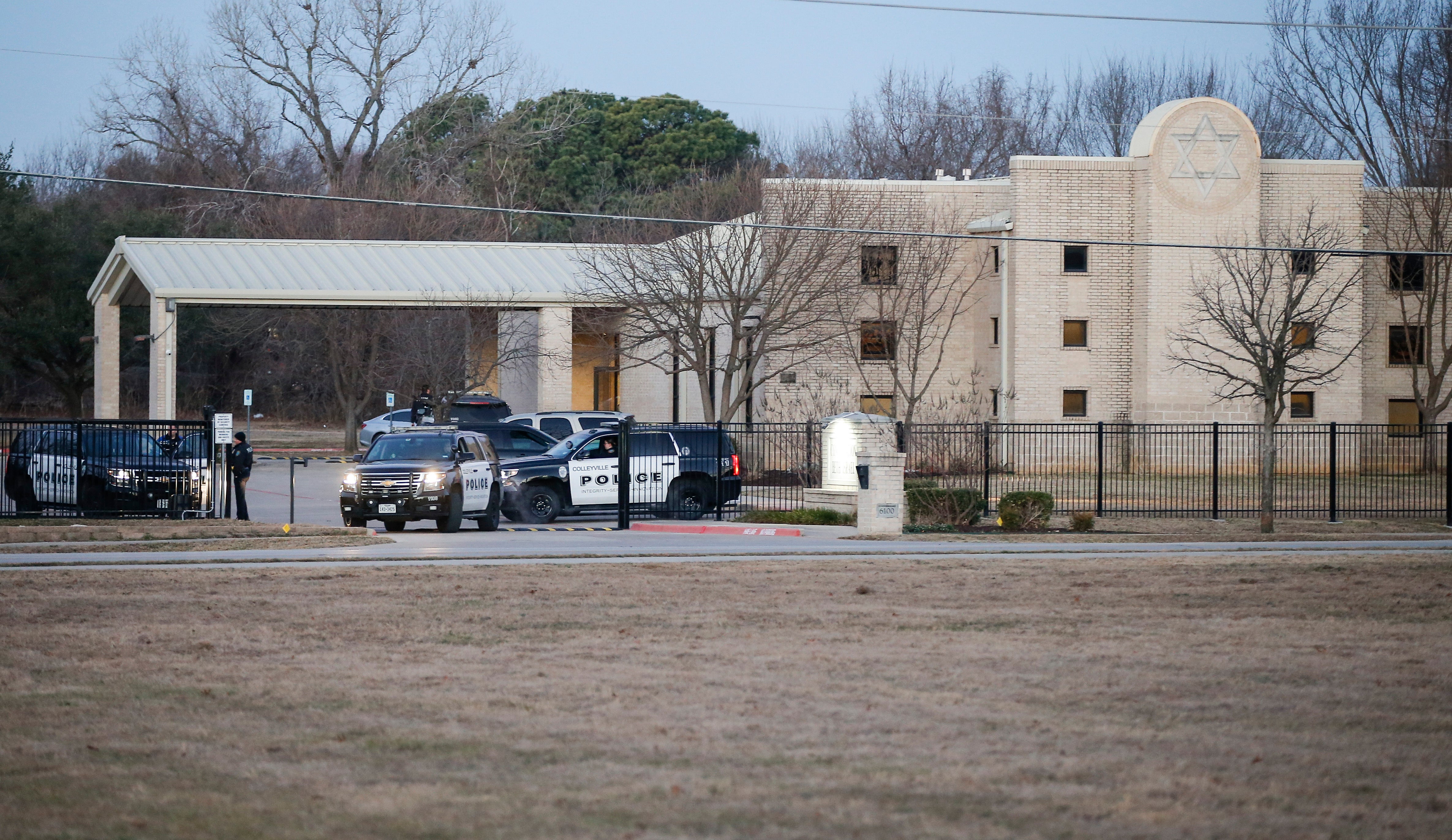 Police in front of the Congregation Beth Israel synagogue during the hostage incident (Brandon Wade/AP/PA)