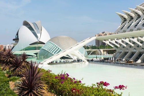 A shot of Santiago Calatrava's iconic Palacio de las Artes Reina Sofia, Valencia's landmark opera house