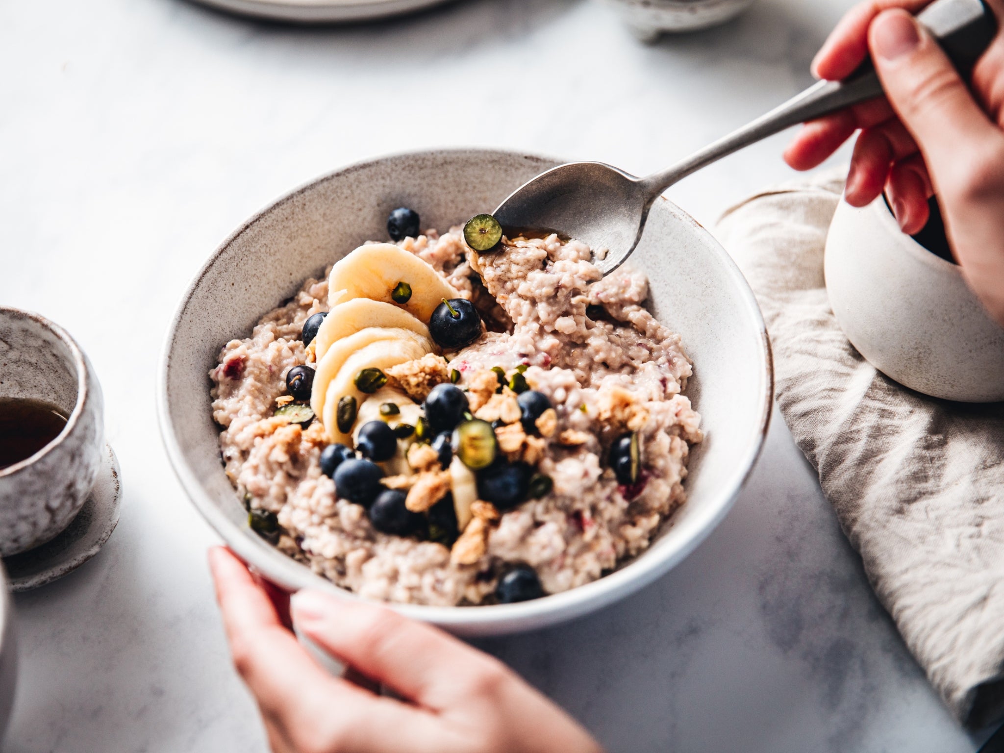 Oats and bananas are good foods to eat before bed