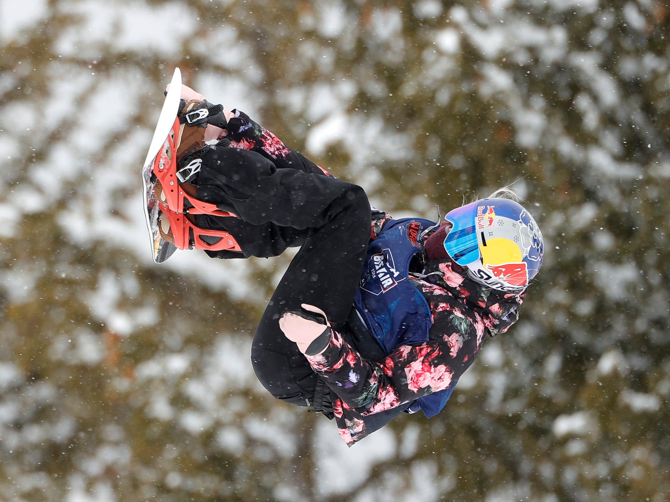 Katie Ormerod in actin at the 2021 FIS Snowboard and Freeski World Championship