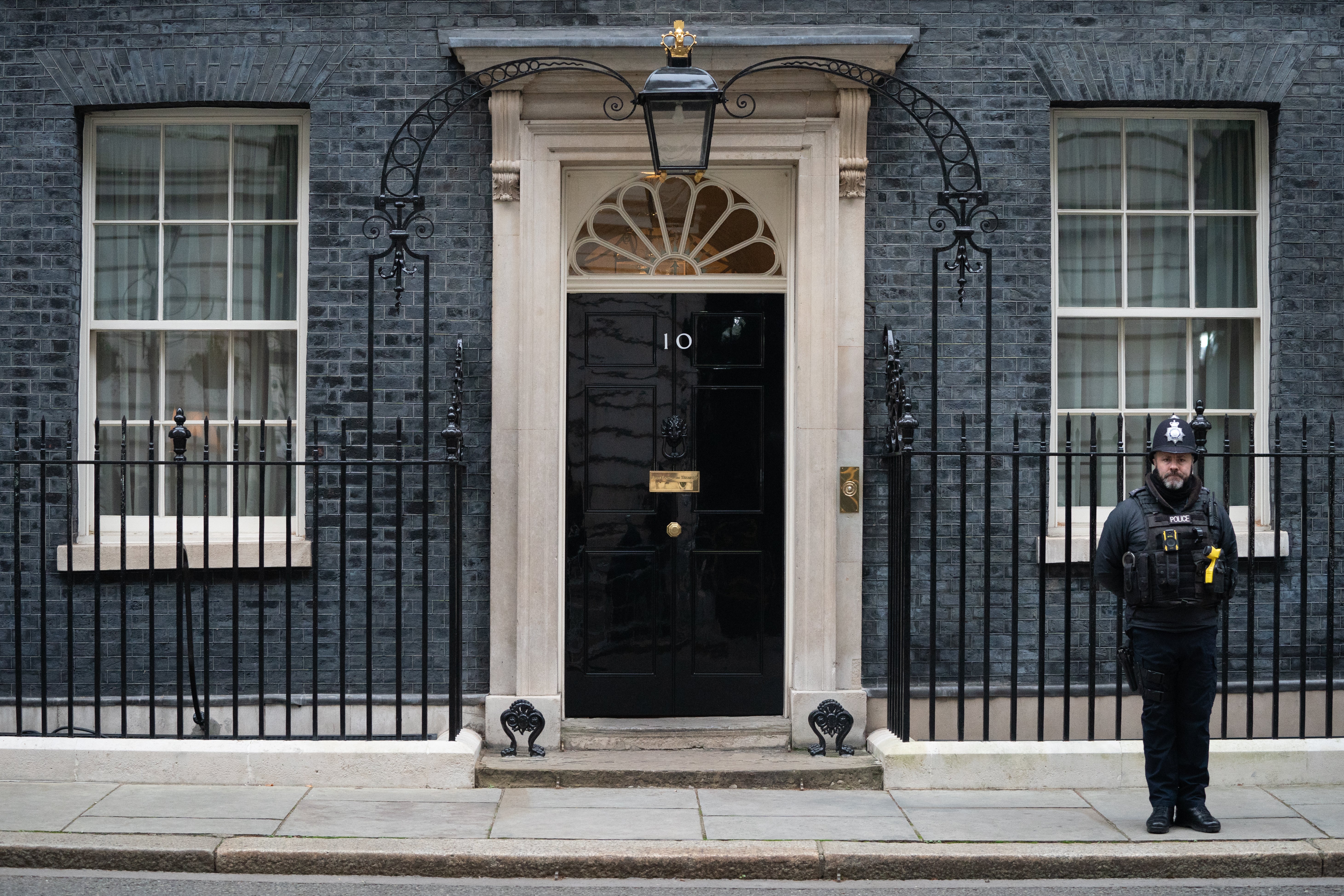 A Metropolitan Police officer outside 10 Downing Street (Stefan Rousseau/PA)