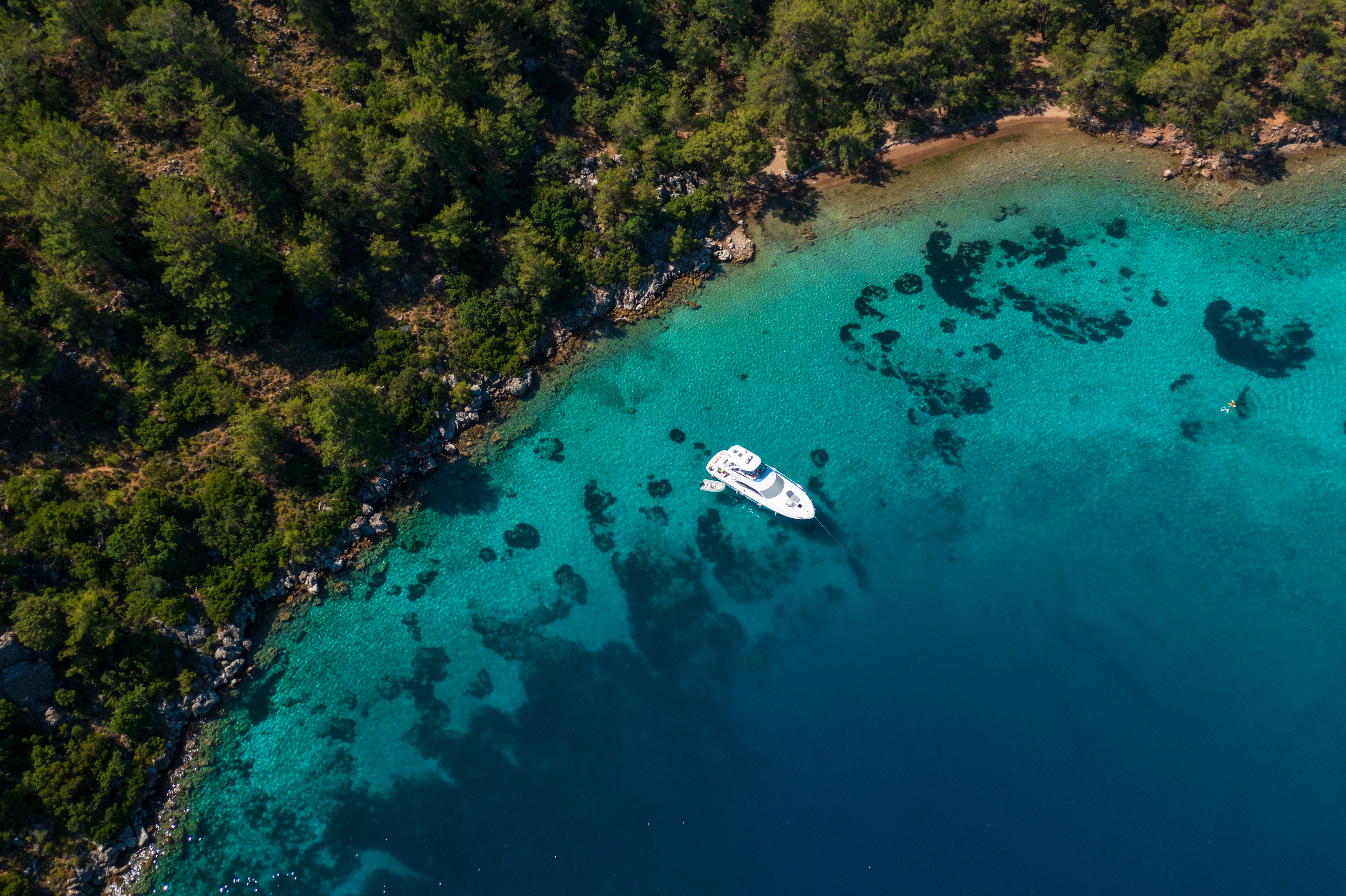 Explore hidden retreats along the idyllic Aegean coast