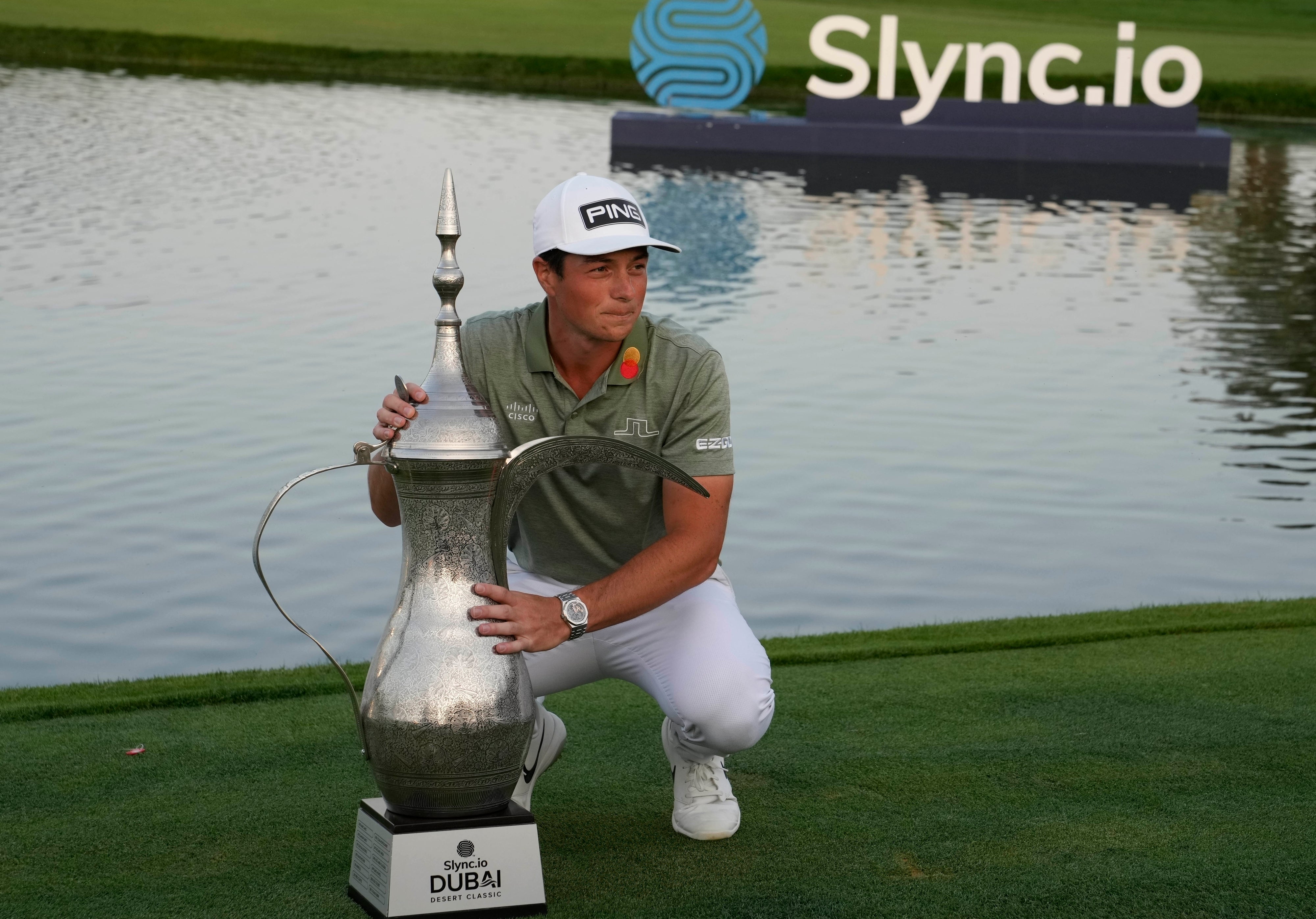 Viktor Hovland celebrated with the trophy (Kamran Jebreili/AP)