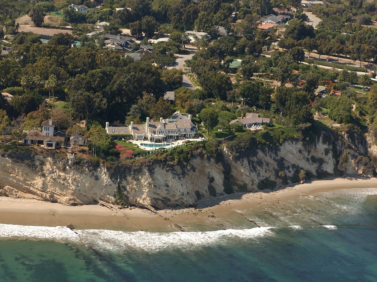 The image of Barbra Streisand’s home, which the singer attempted to suppress in 2003