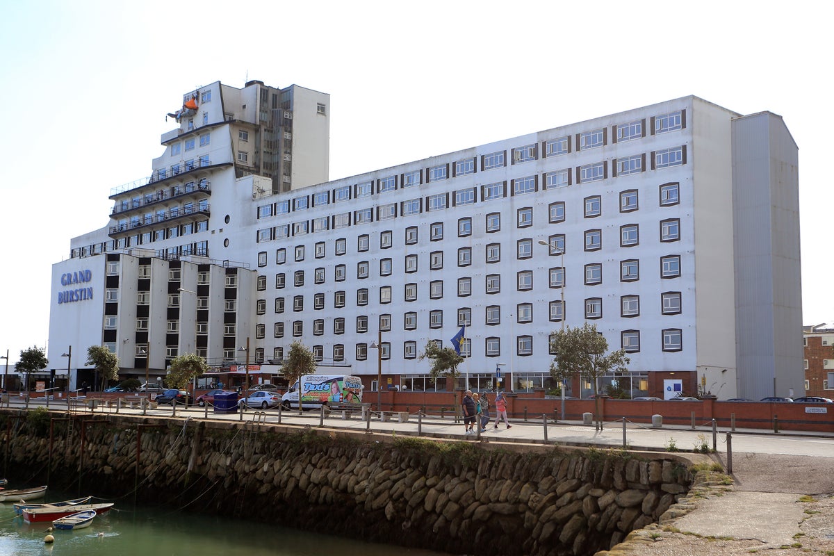 Tourists evacuated from iconic UK seafront hotel after major fire