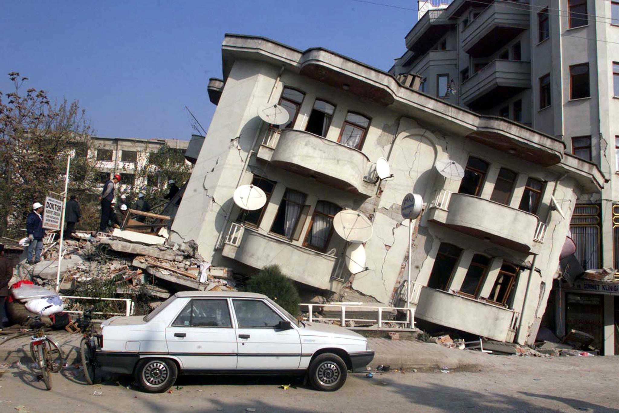 A building in Duzce shows the impact of the second quake, which struck on 14 November 1999