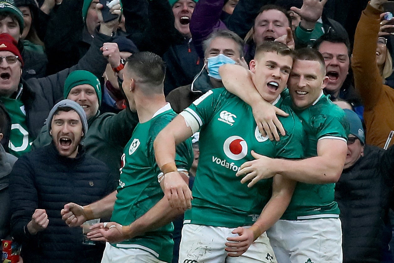 Ireland celebrate the try of Garry Ringrose (centre)