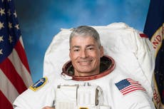 Nasa astronaut closes in on record for consecutive days in space