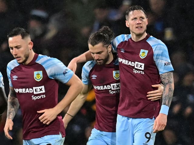 <p>Burnley celebrate Jay Rodriguez’s equaliser against Manchester United</p>