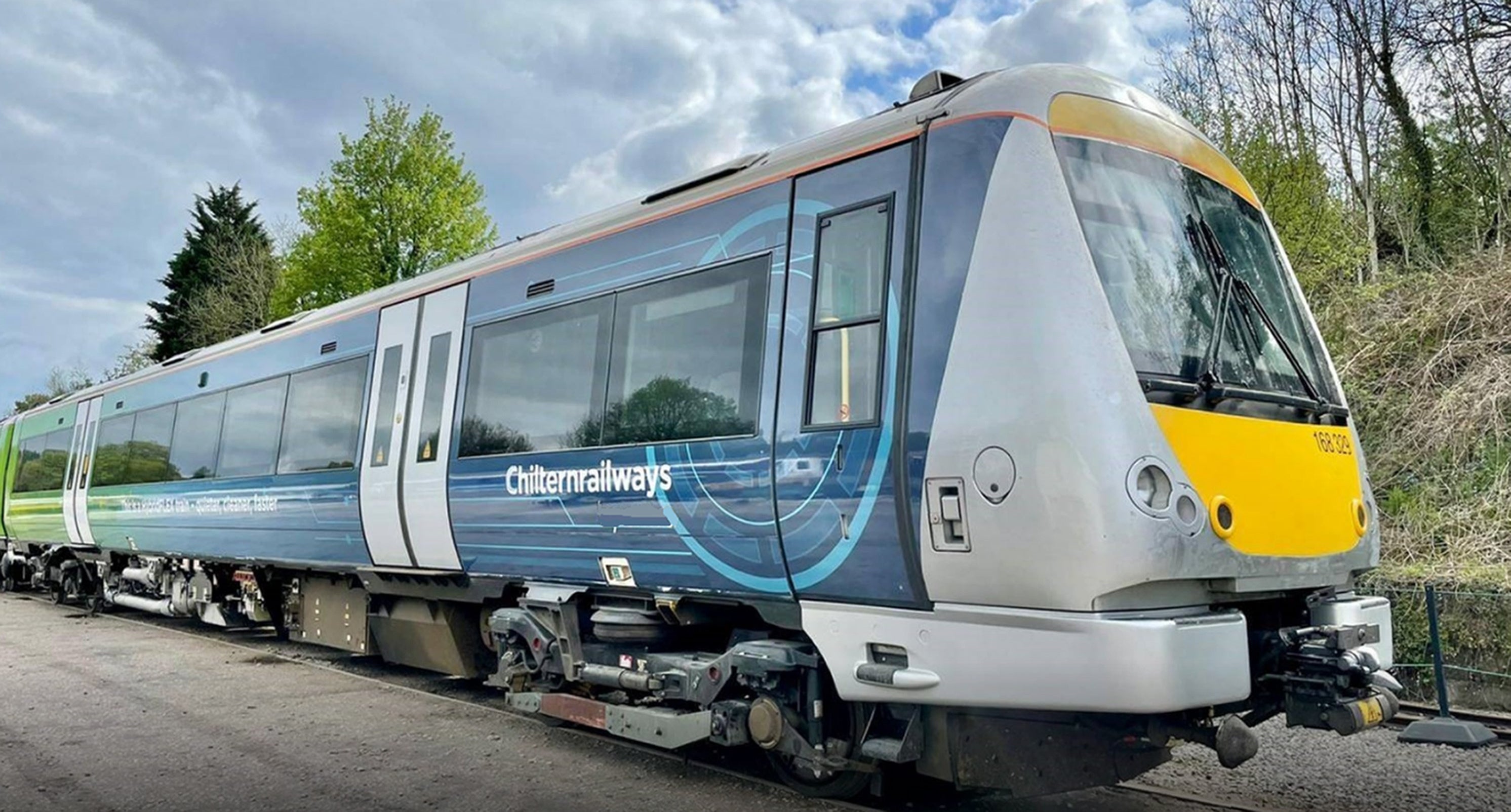 The HybridFLEX train in Chiltern Railways livery (Porterbrook/PA)