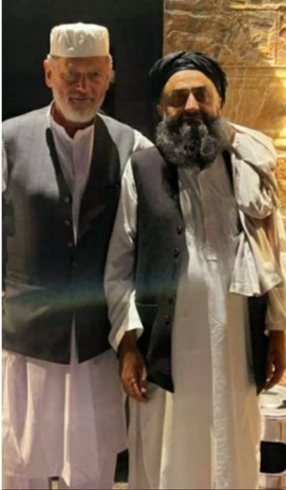 Peter Jouvenal (left) with Mullah Hafezullah